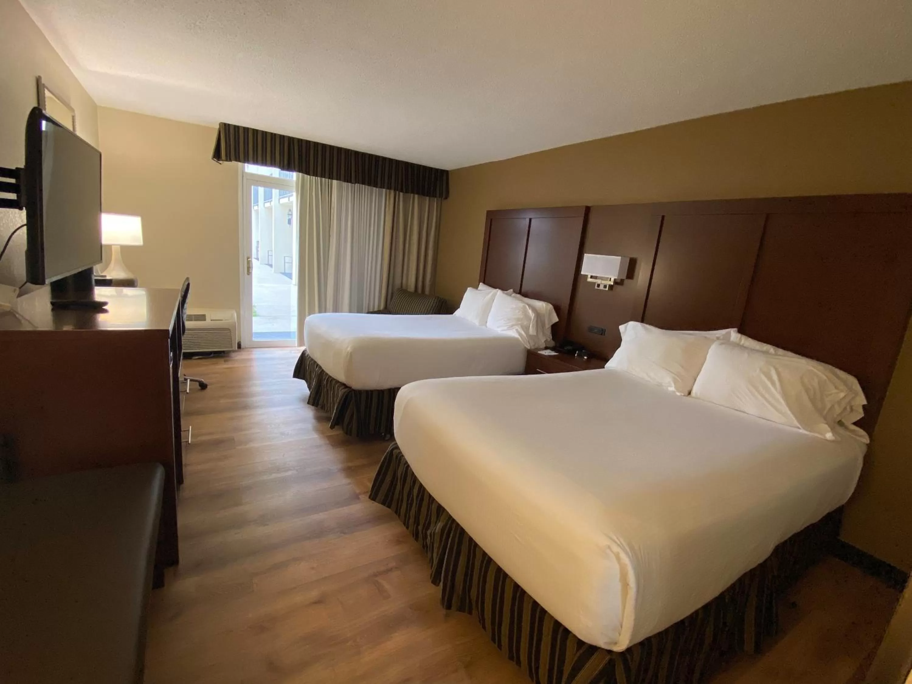 Double Room with Two Double Beds and Balcony - Non-Smoking in Wyndham Garden Warsaw