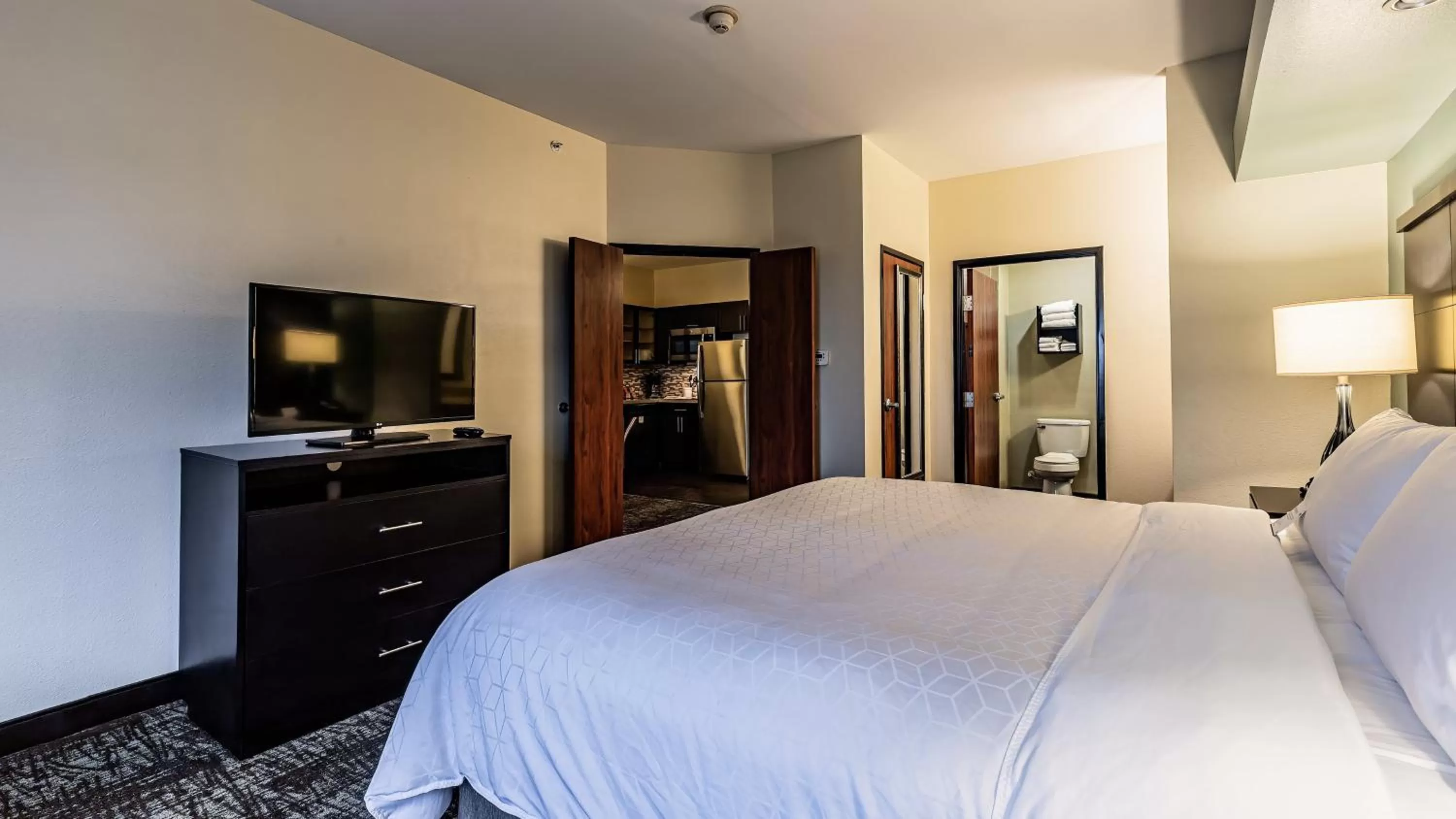 Queen Room with Mobility Accessible Tub - Non-Smoking in Staybridge Suites Laredo by IHG