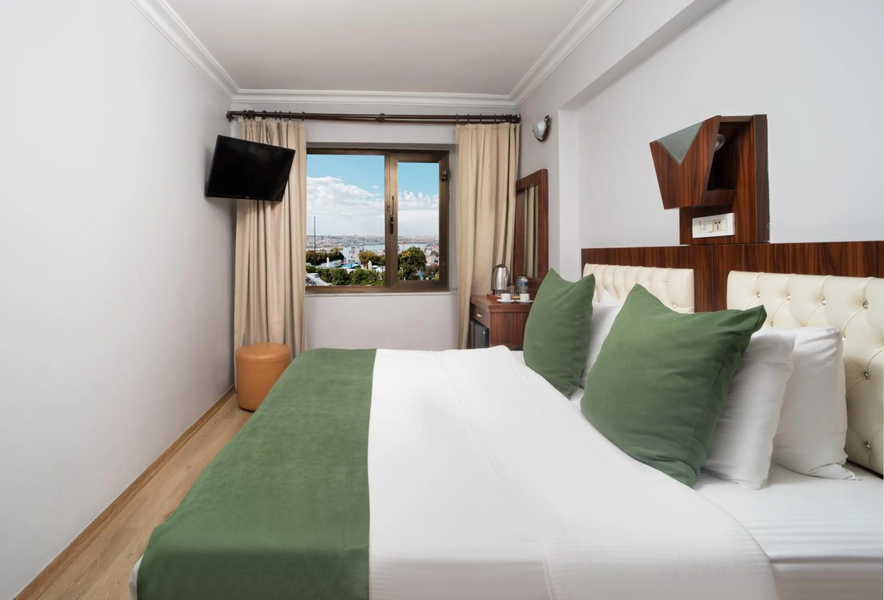 Standard Double or Twin Room with Sea View in Elan Hotel Istanbul Pera