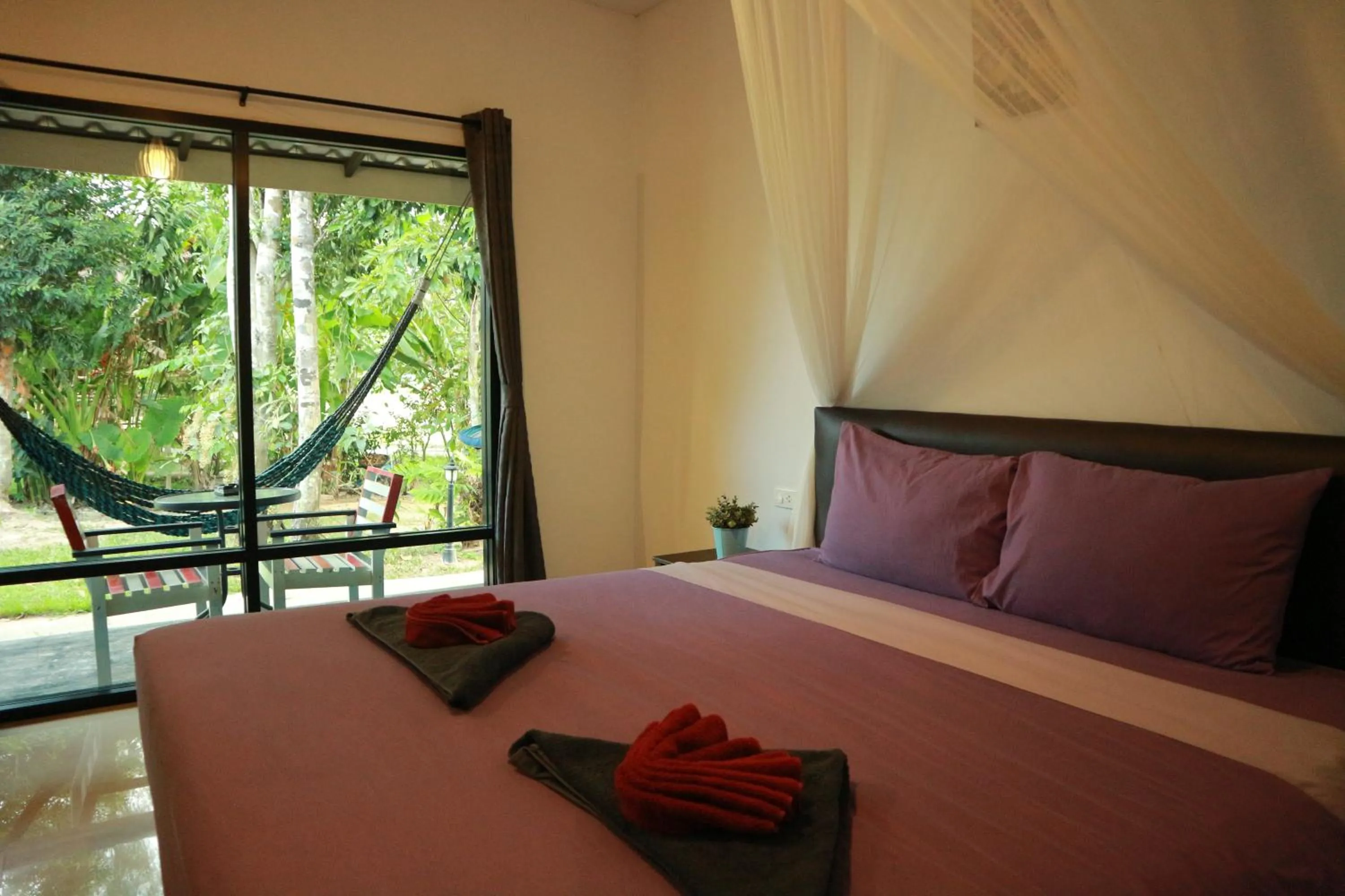 Double Room with Garden View in Raven Blue