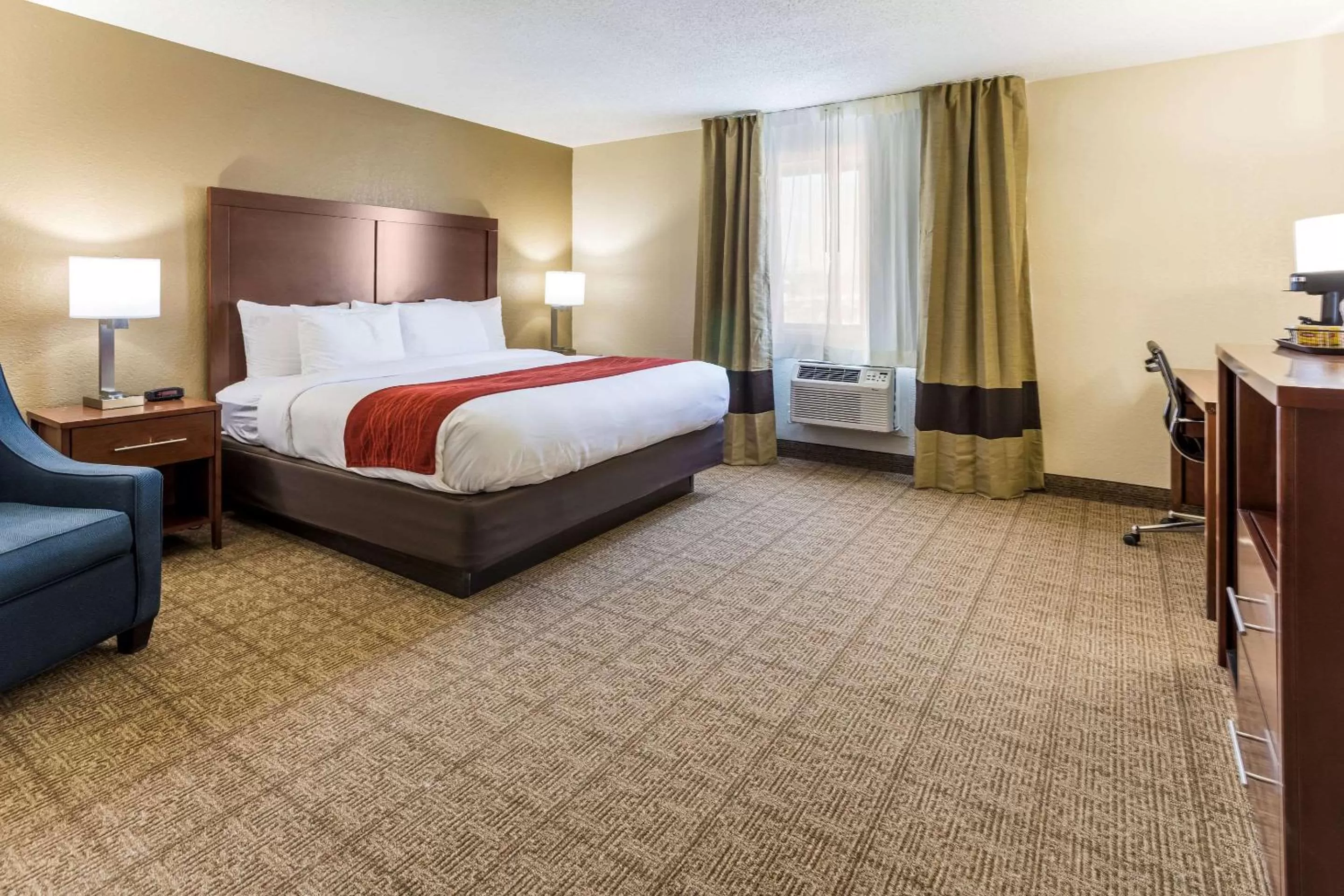 King Suite - Non-Smoking in Comfort Inn