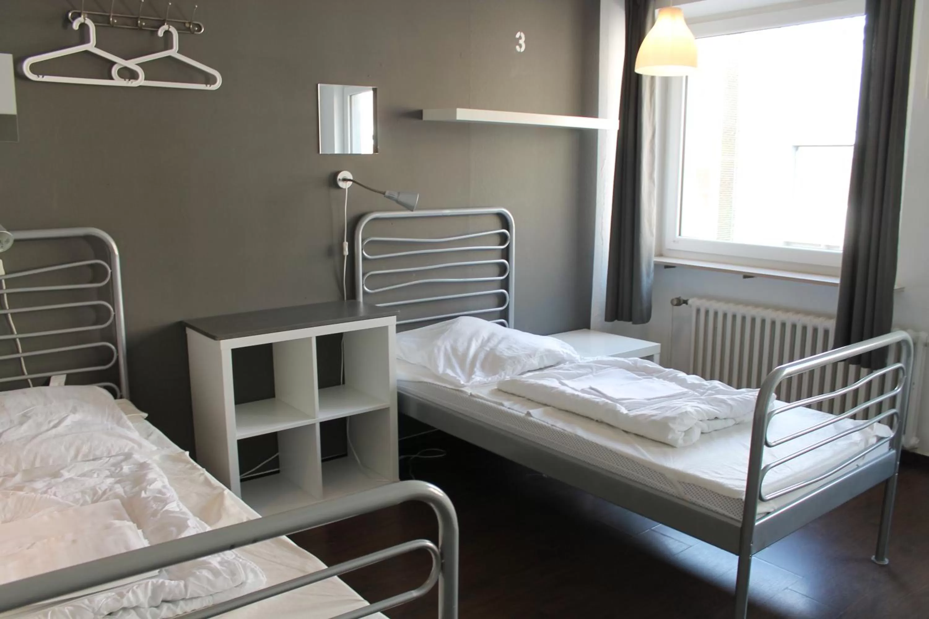 Single Bed in mixed 5 Bed Dormitory Room with shared Bathroom in Station - Hostel for Backpackers