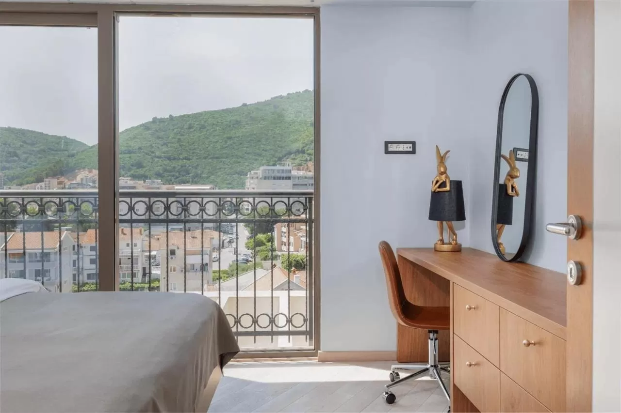 Three-Bedroom Suite in Hotel Kadmo by Aycon