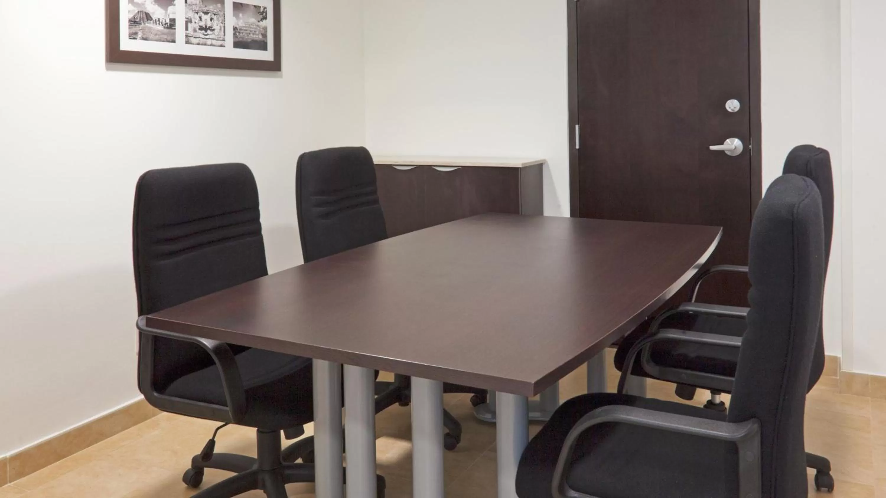 Office Suite in Holiday Inn Express Mérida, an IHG Hotel