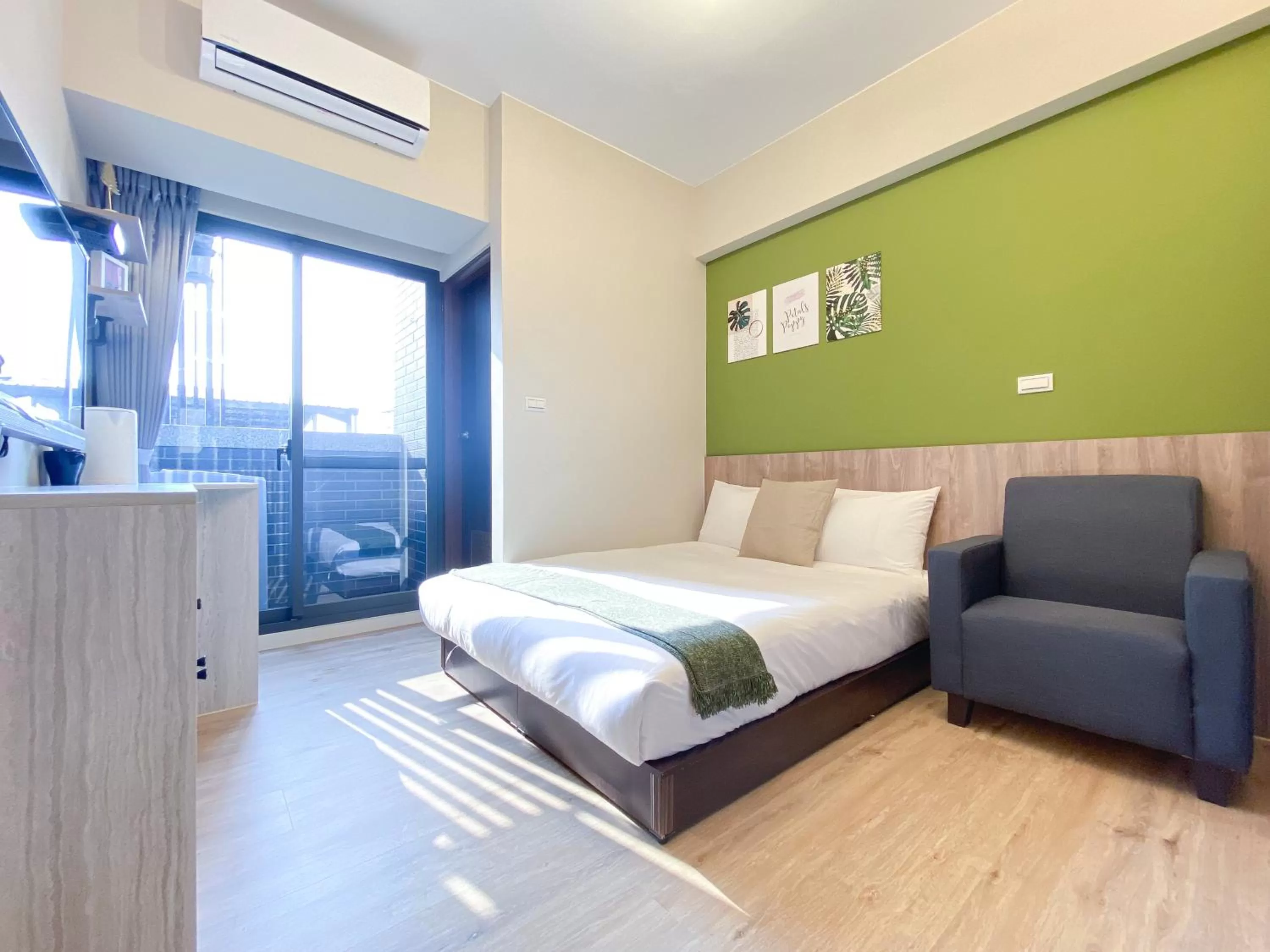 Double Room with Balcony in 想想旅居 Allegro Hostel