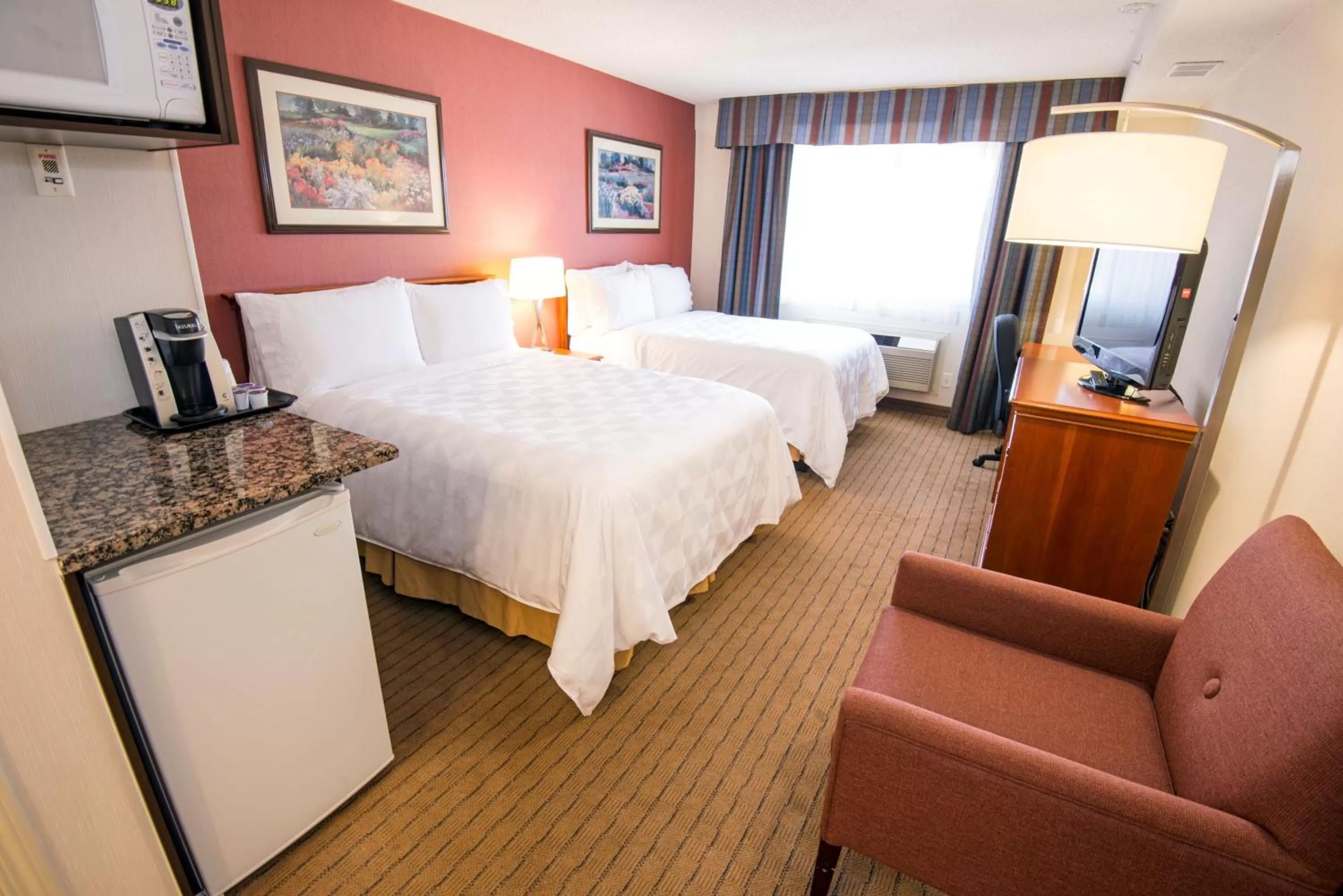 Queen Room with Two Queen Beds - Non-Smoking in Holiday Inn Hinton by IHG