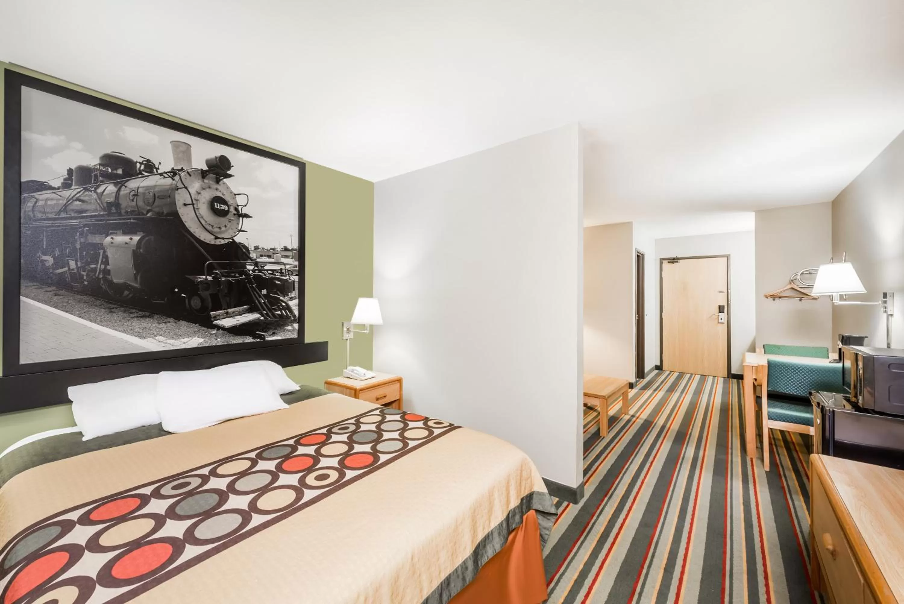 Queen Suite - Non-Smoking in Super 8 by Wyndham Chanute