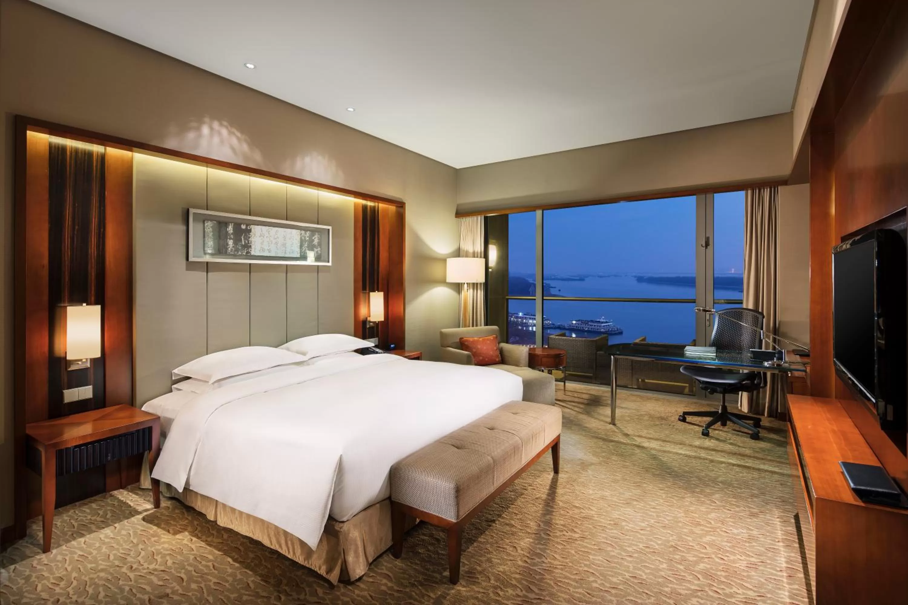 King Deluxe River View Room in Hilton Nanjing Riverside