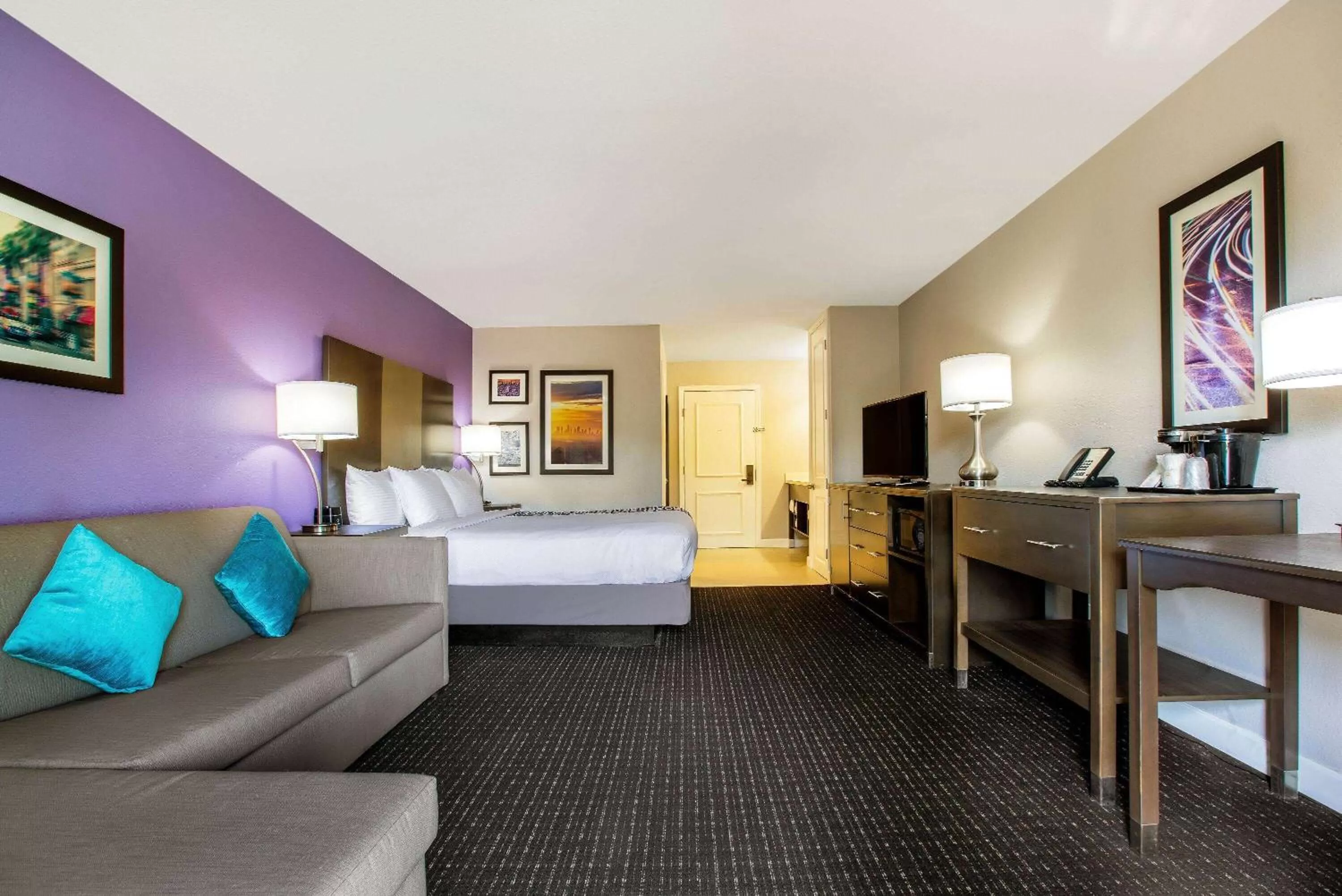 Deluxe King Room - Non-Smoking in La Quinta by Wyndham Pomona