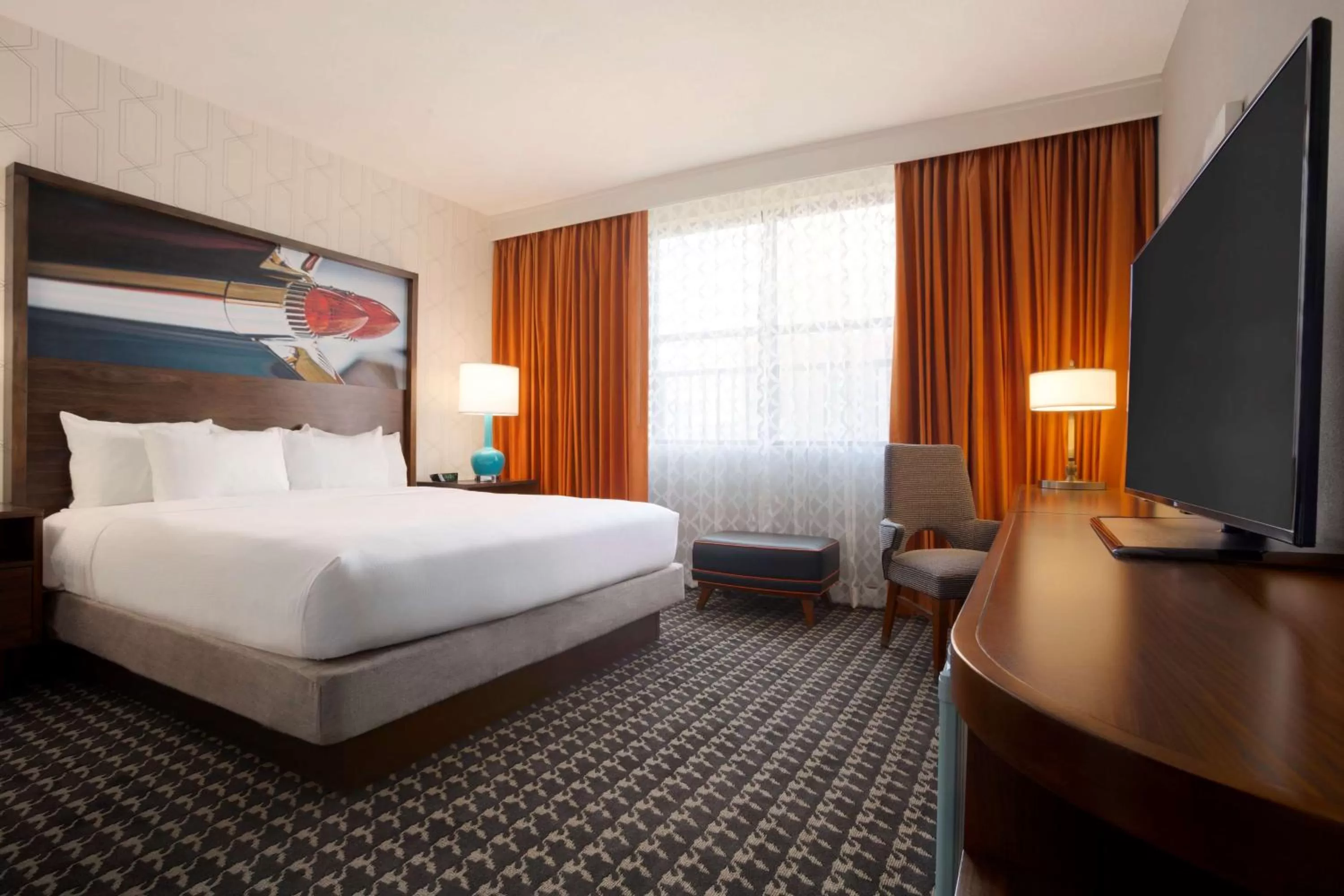 King Room with Bath Tub - Disability Access in The American Hotel Atlanta Downtown, Tapestry Collection by Hilton