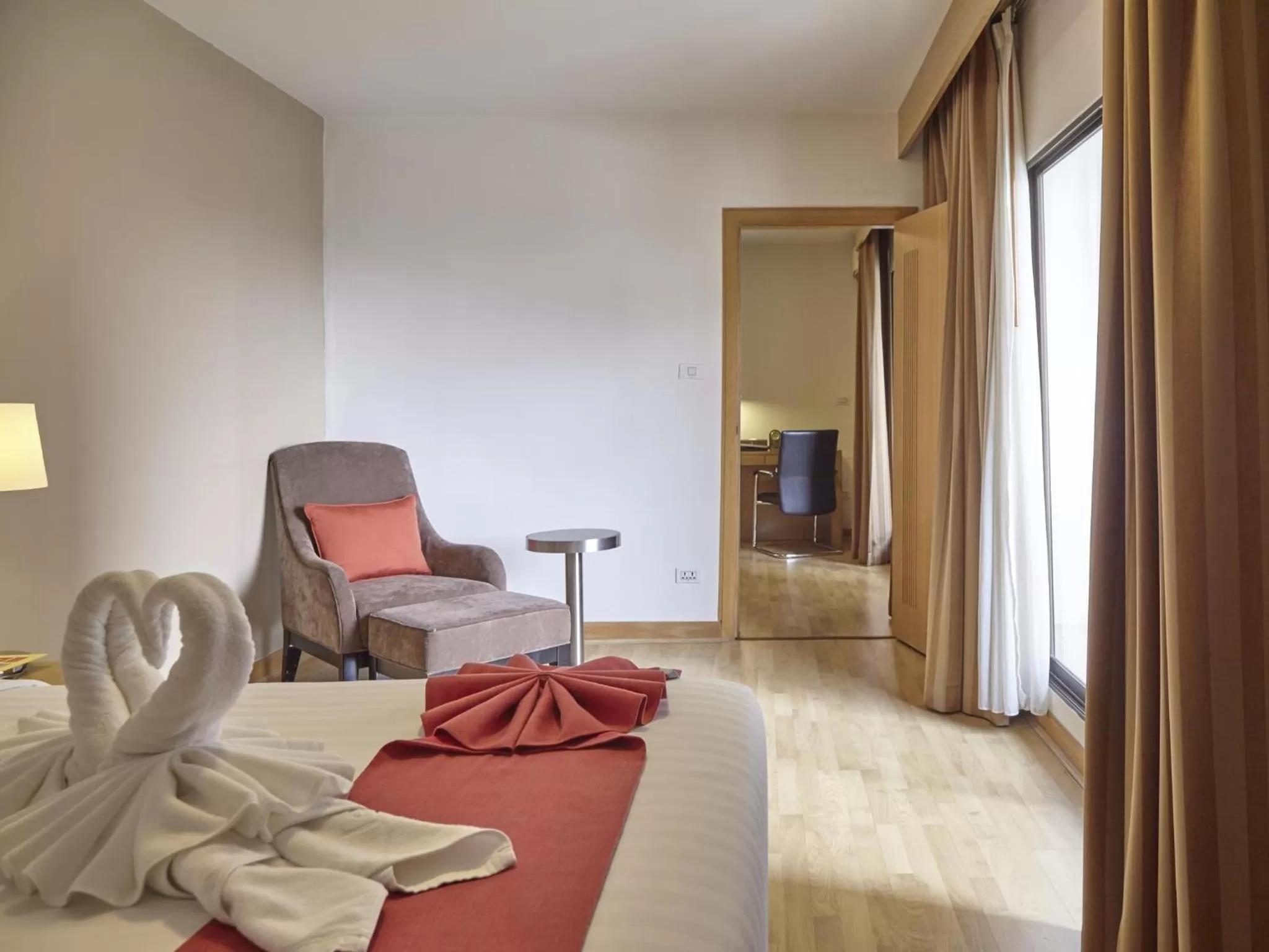 Superior suite in Maple Hotel