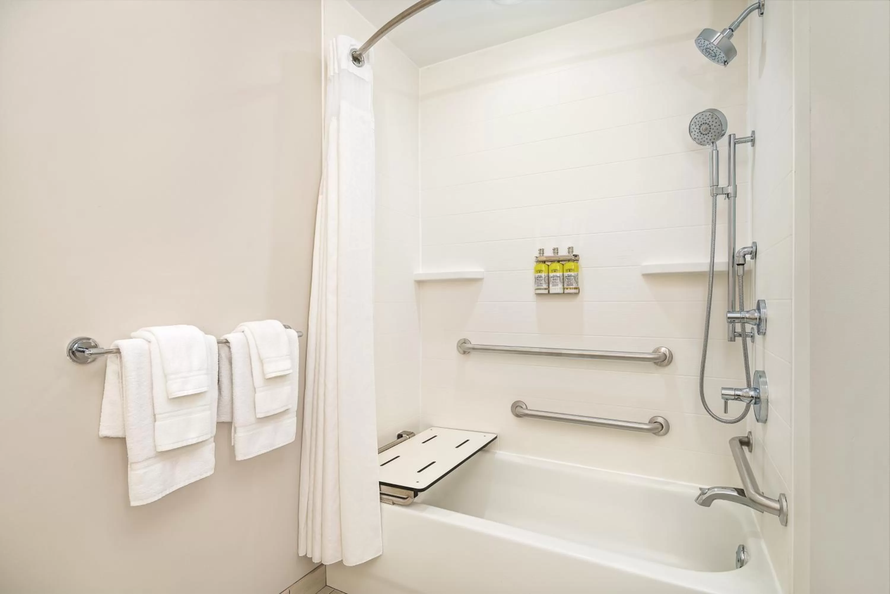King Room - Mobility Access Tub - Non-Smoking in Holiday Inn Express & Suites Florence by IHG