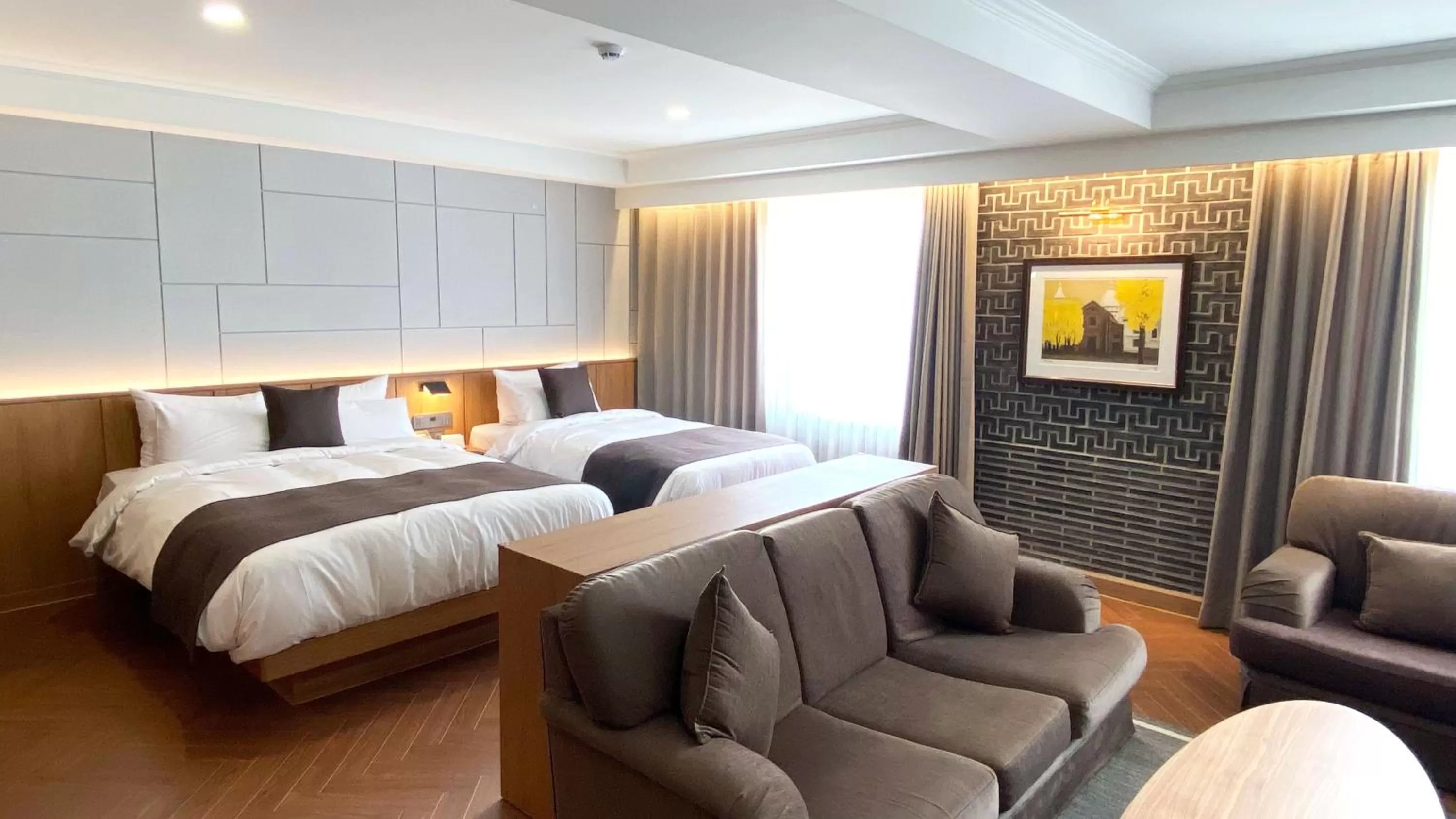 Imperial Suite with Lake View in Commodore Hotel Gyeongju