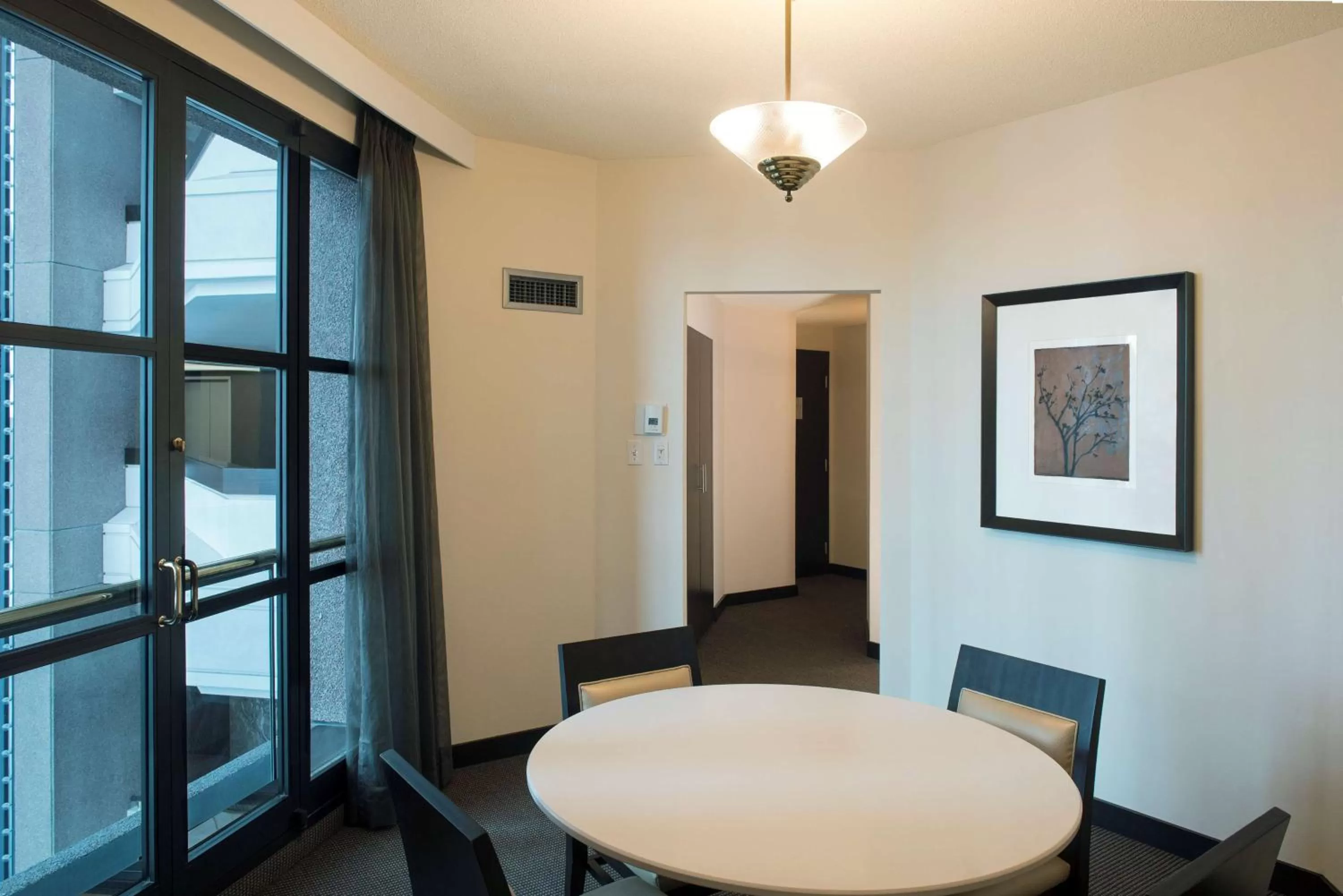 One-Bedroom Deluxe King Suite - Non-Smoking in Hilton Suites Toronto-Markham Conference Centre & Spa