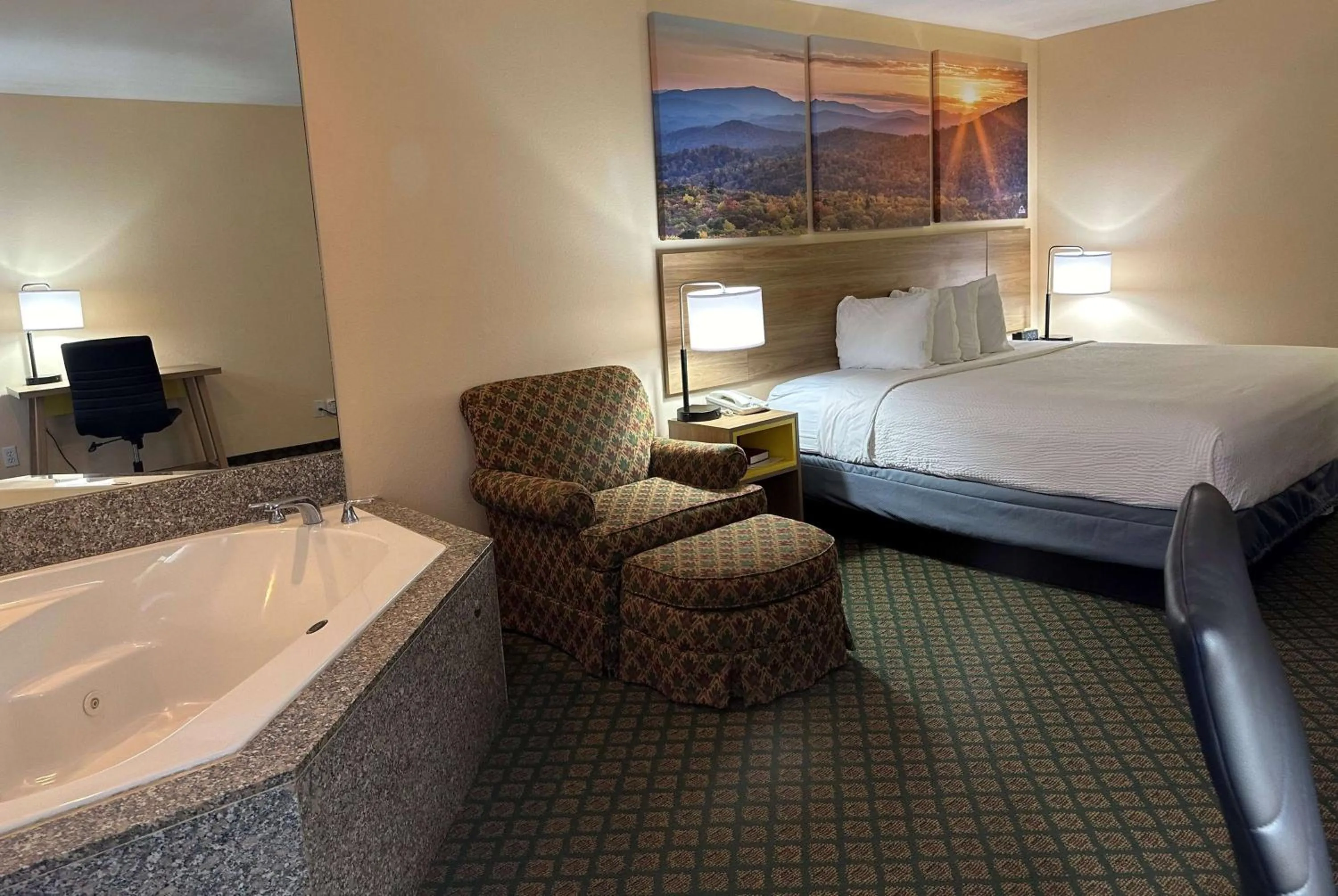 King Suite - Non-Smoking in Days Inn & Suites by Wyndham Eunice