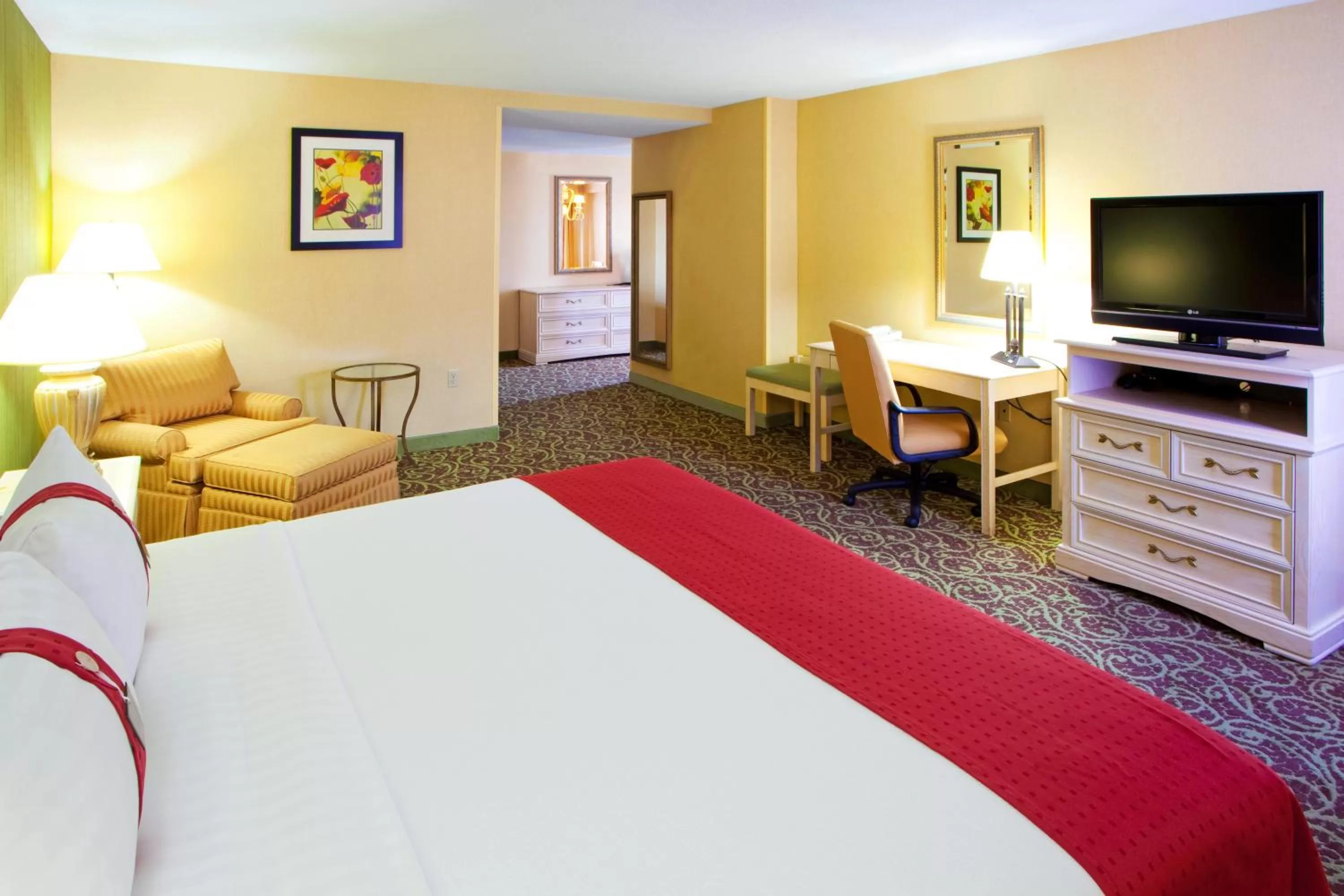 King Suite with Sofa Bed in Holiday Inn Chantilly-Dulles Expo Airport by IHG