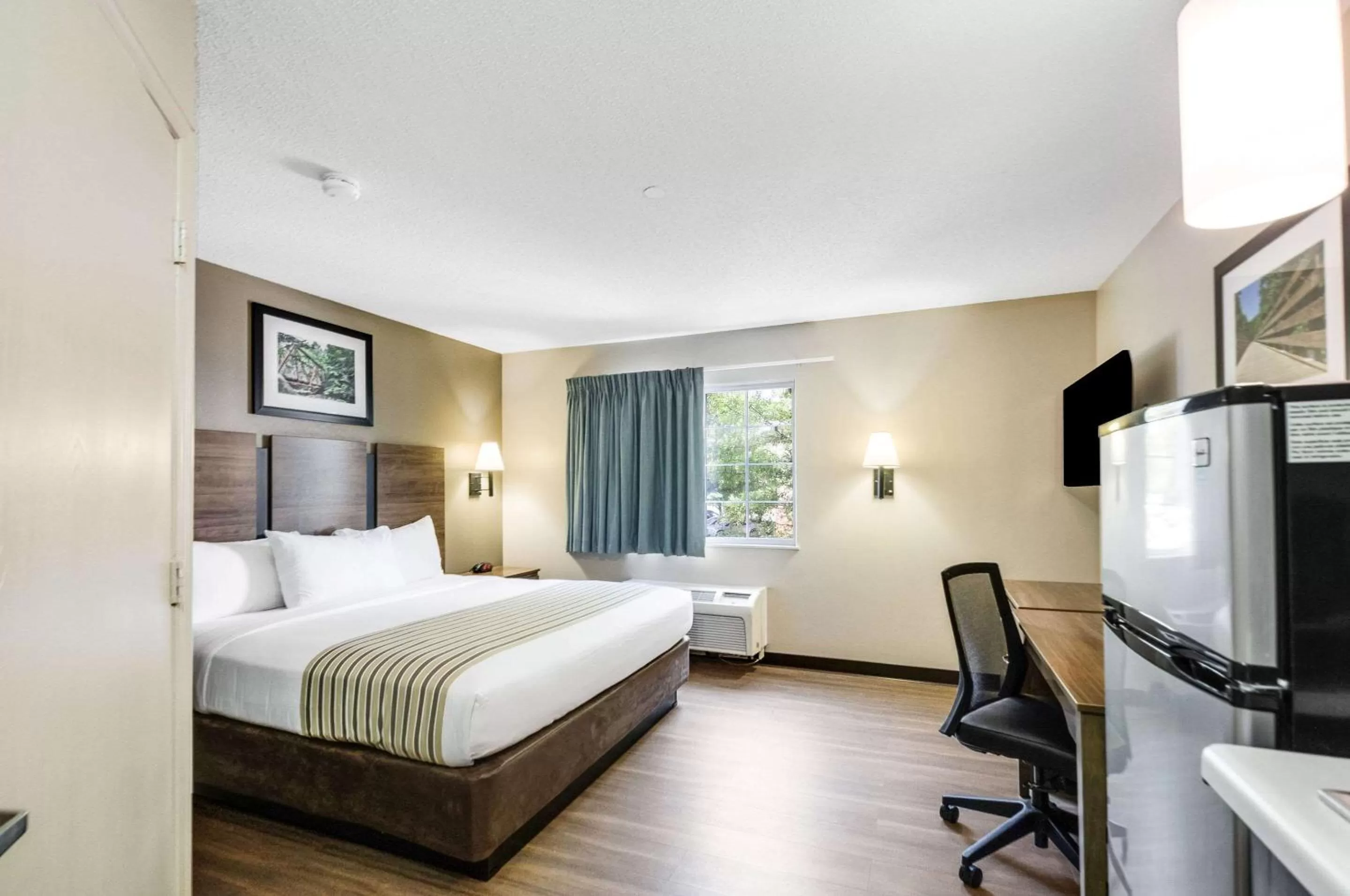 Efficiency King Room - Non-Smoking in Suburban Studios Sterling - Washington Dulles