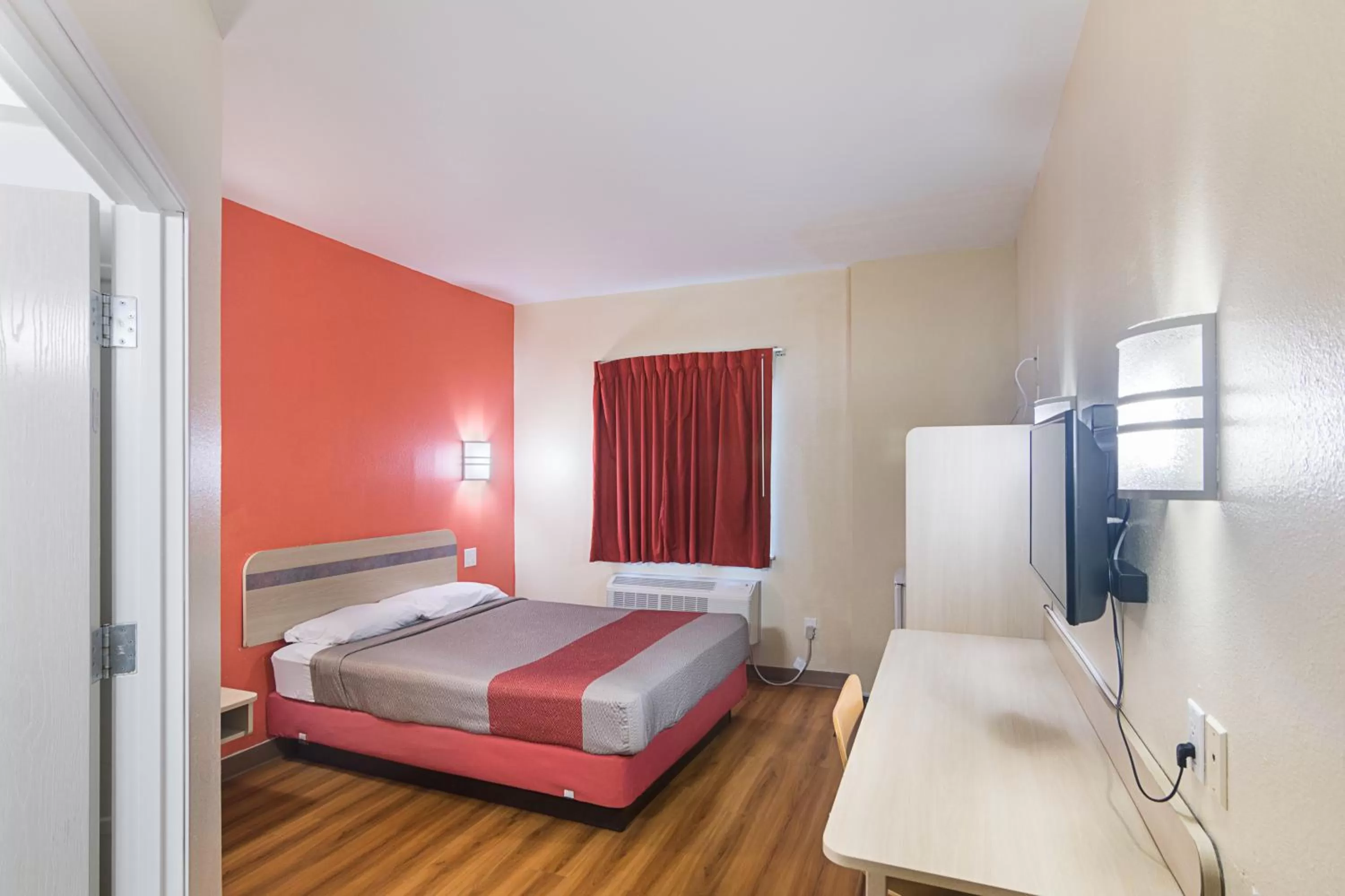 Queen Room - Non-Smoking in Motel 6-Terrell, TX