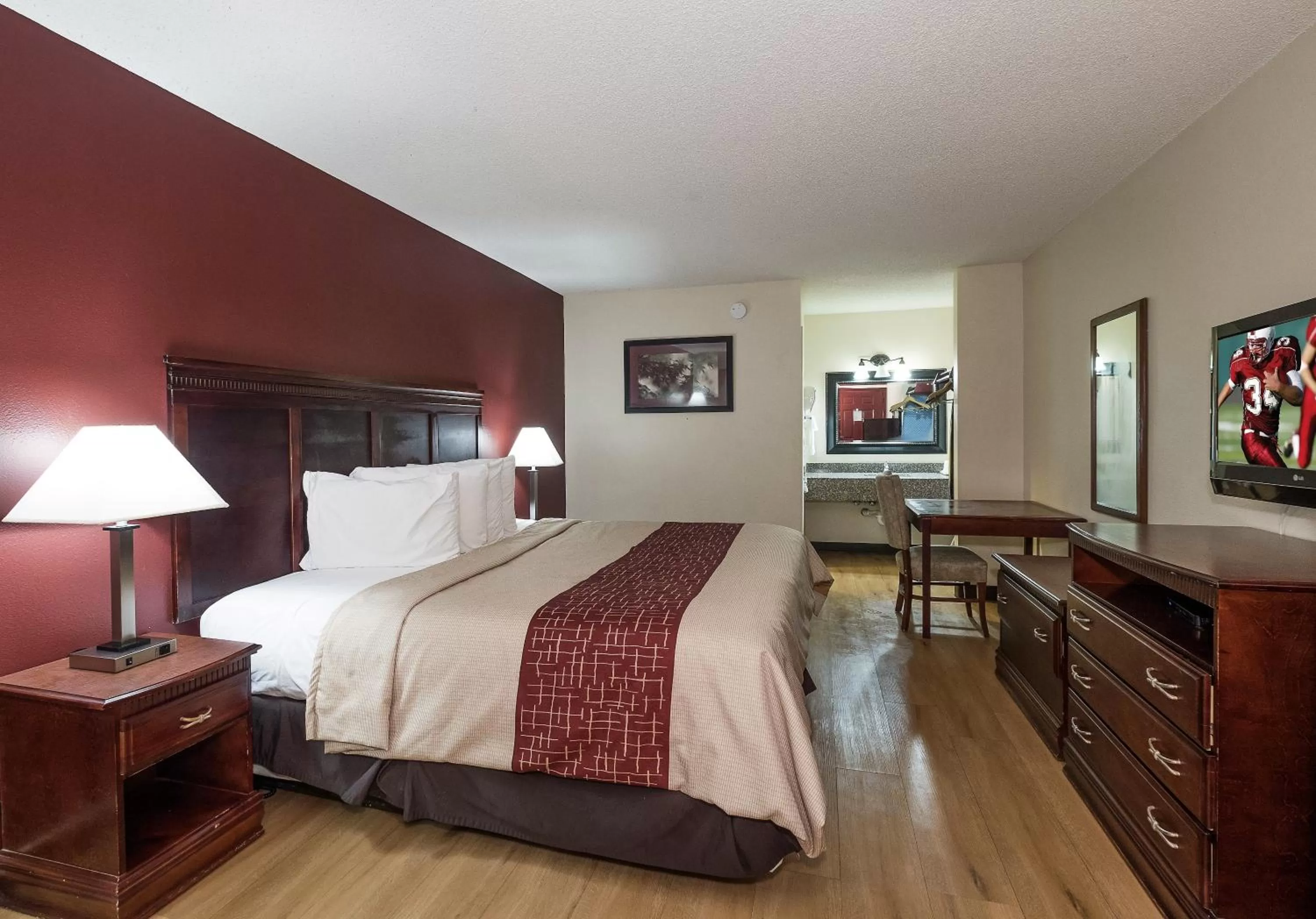 Standard King Room - Non-Smoking  in Red Roof Inn Chipley