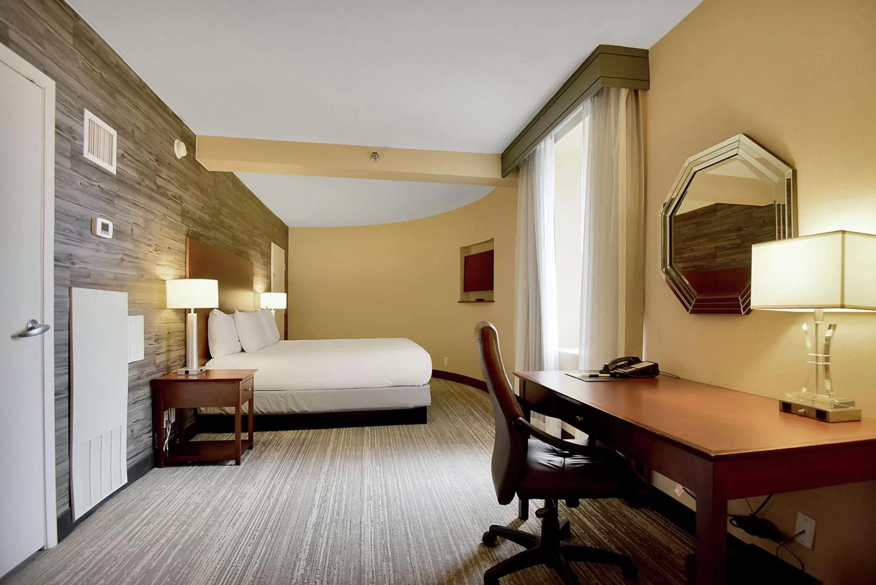 King Room in DoubleTree by Hilton Hotel & Suites Houston by the Galleria