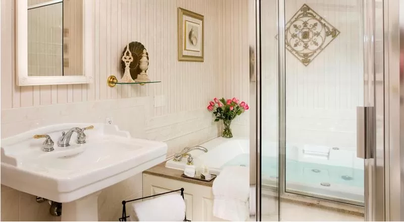 Luxury King Room in Lambertville House