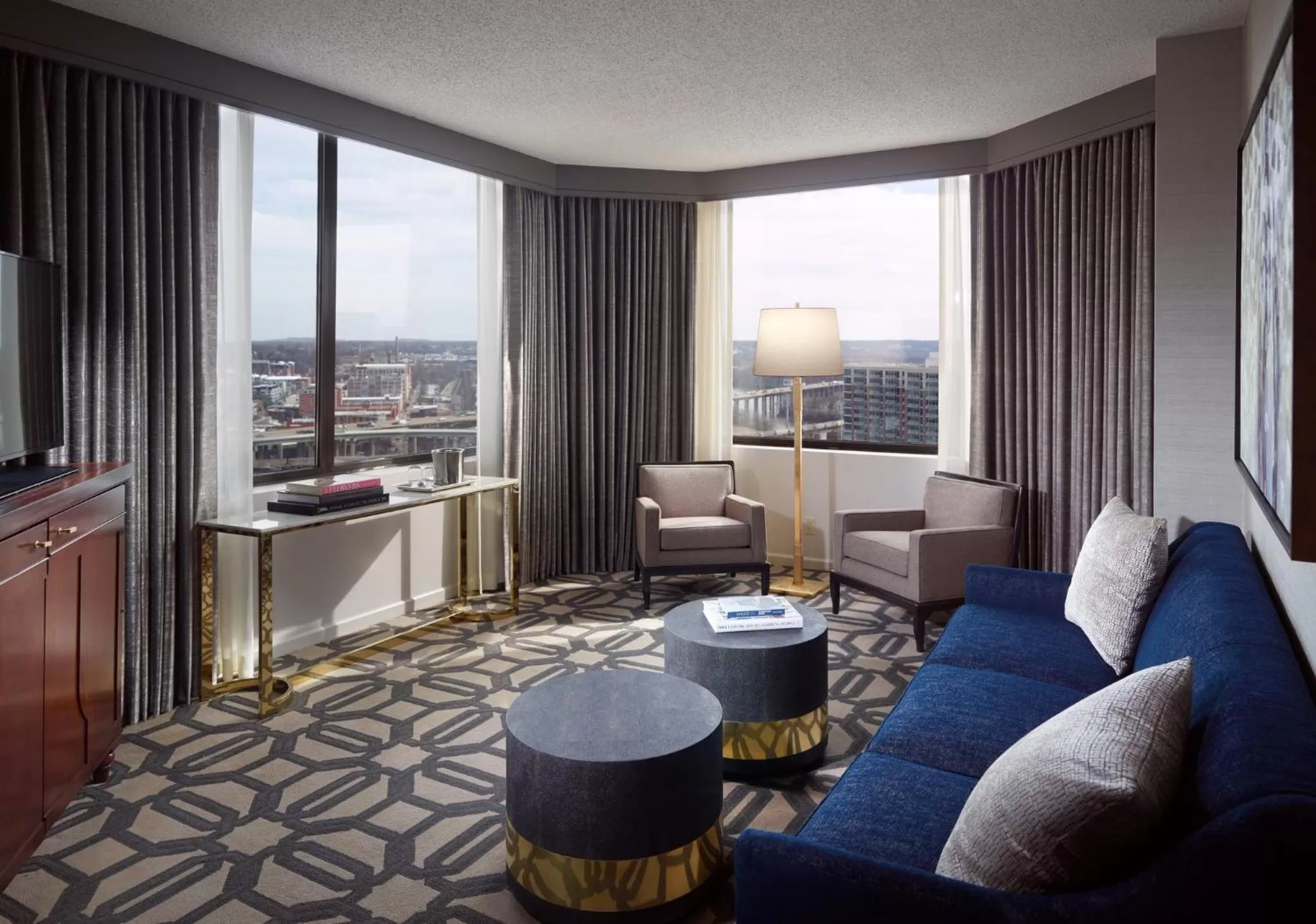 Spacious Executive Suite 1 King Bed  in Omni Richmond Hotel