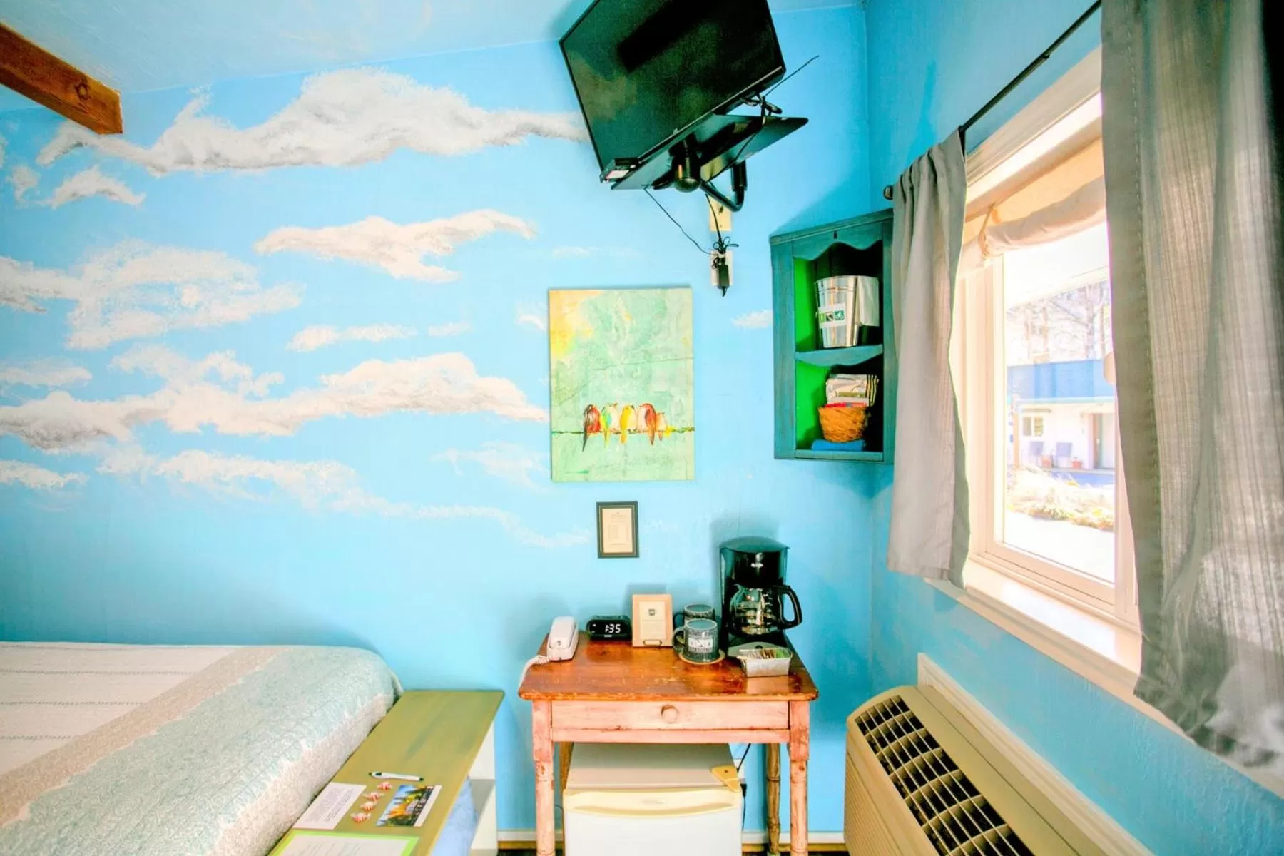 Budget Twin Room - single occupancy in Outside Inn