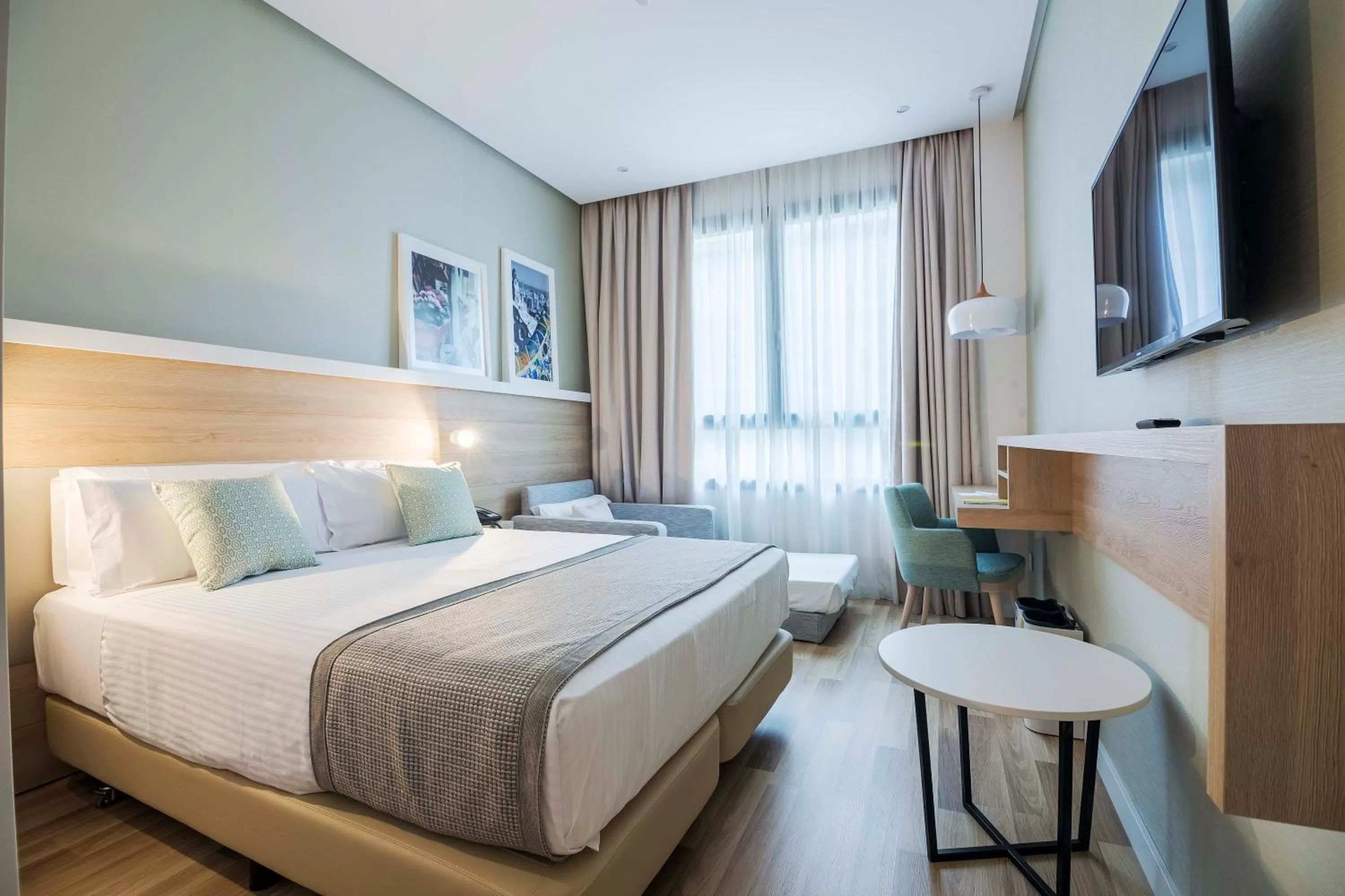 Triple Room in Golden Hotel Barcelona