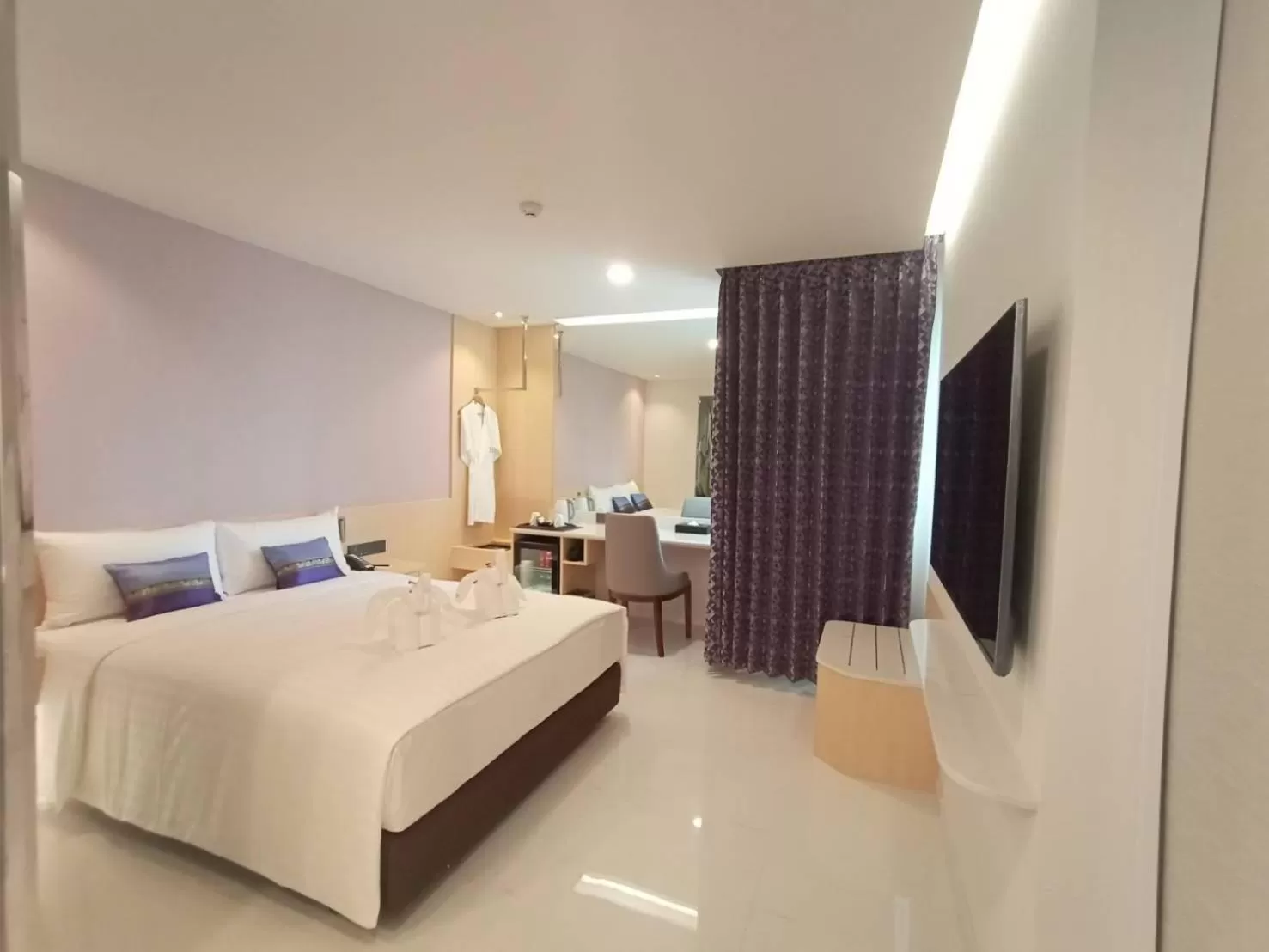 Superior Double or Twin Room in Evergreen Laurel Hotel Bangkok