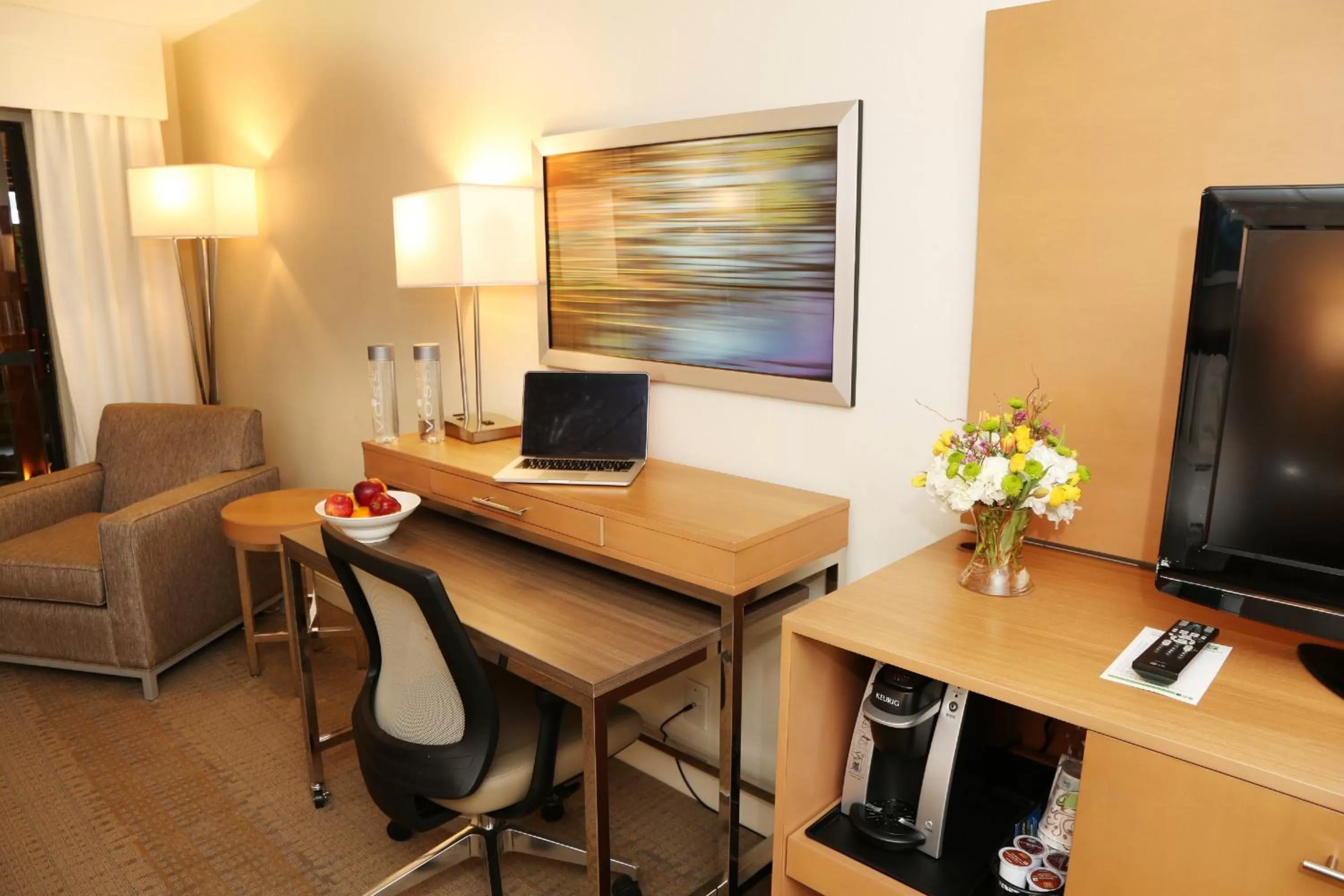 King Room - Non-Smoking in enVision Hotel & Conference Center Mansfield-Foxboro