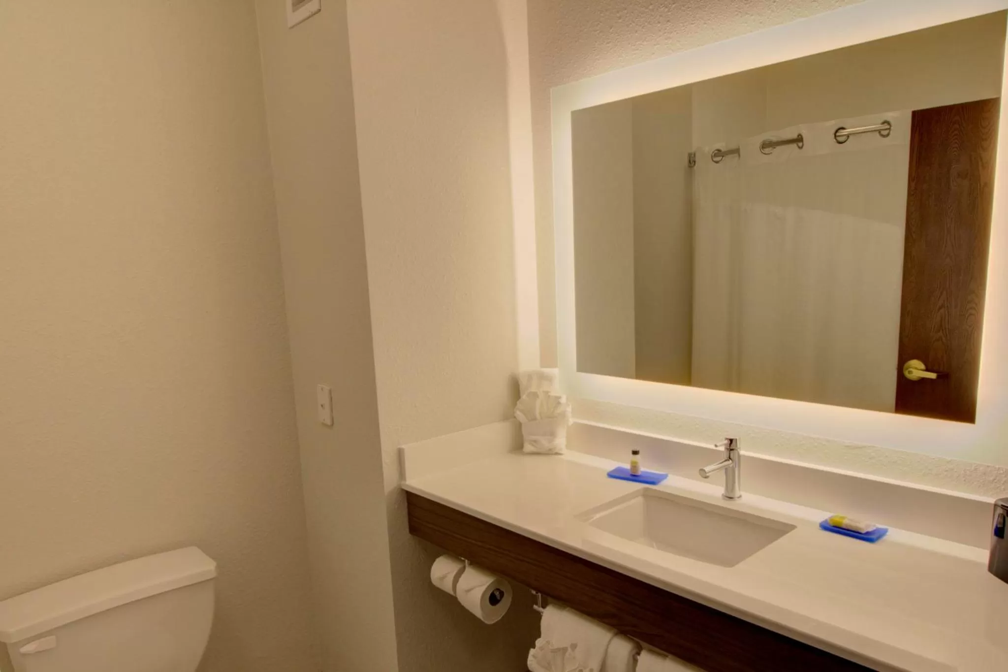 Queen Suite with Two Queen Beds in Holiday Inn Express & Suites Le Mars by IHG