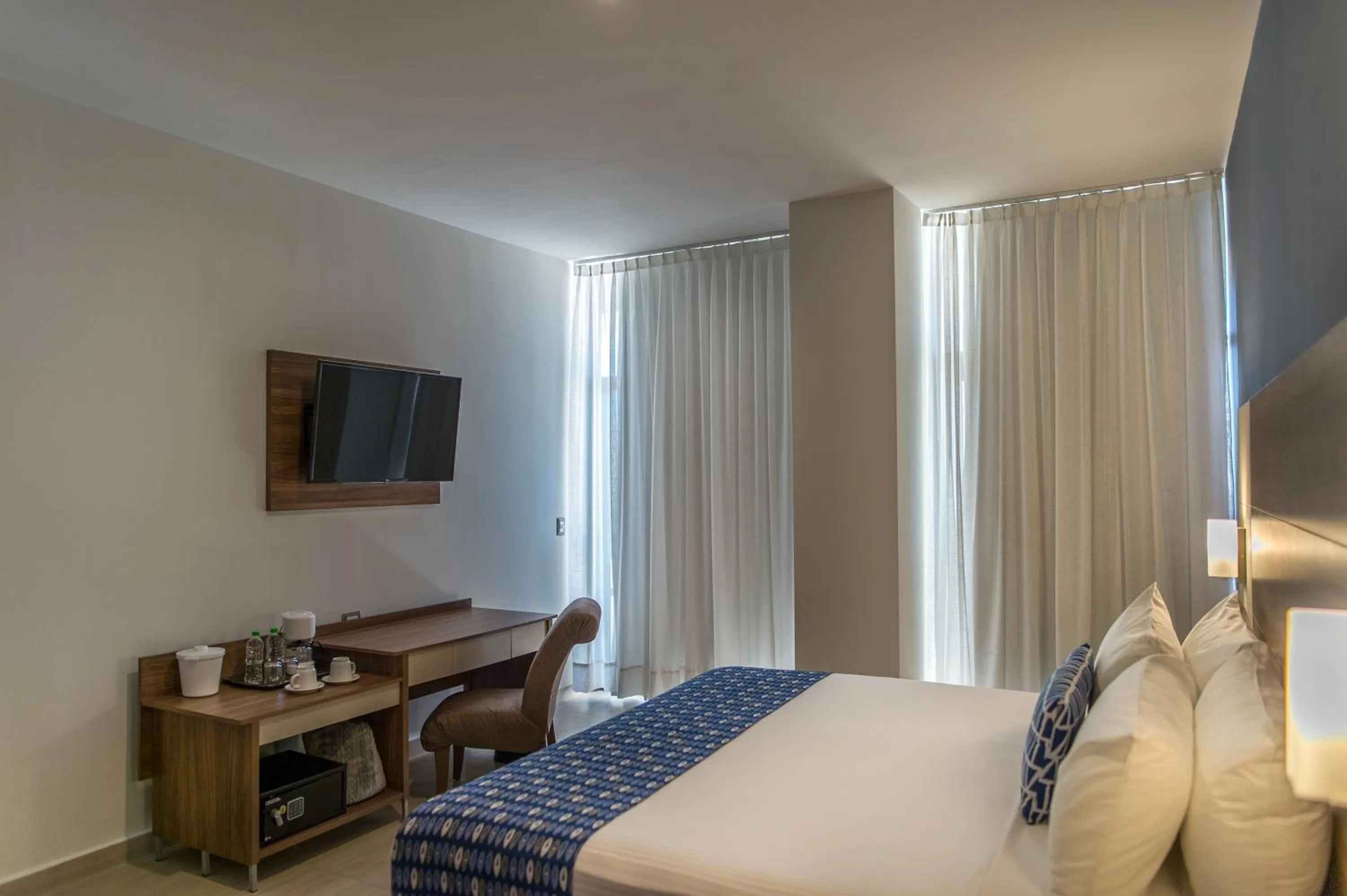 Standard Queen Room with Sea View in Ocean View Beach Hotel