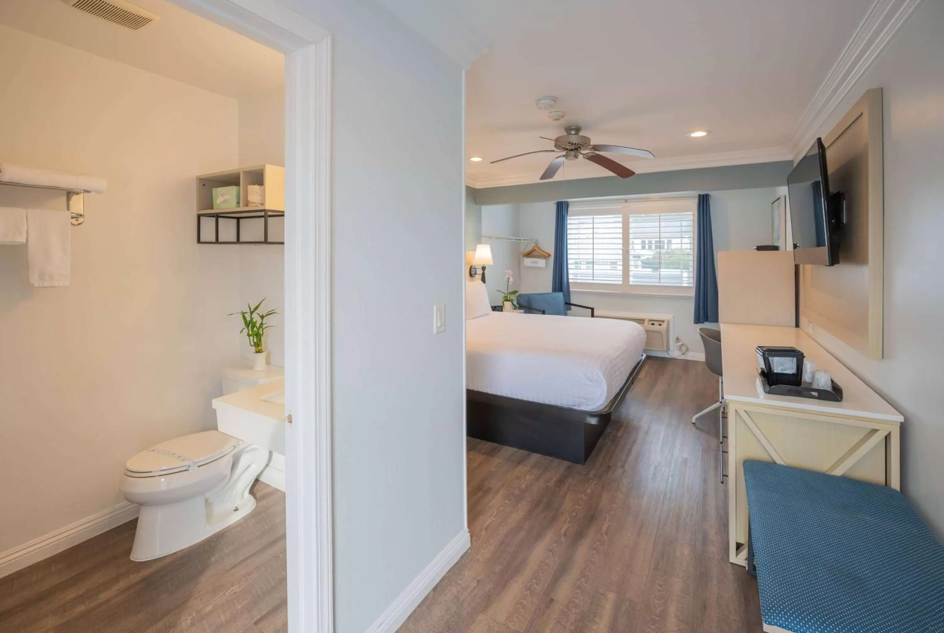 1 King Bed, Sofa Bed, Standard Room, Non-Smoking in Ramada by Wyndham Redondo Beach