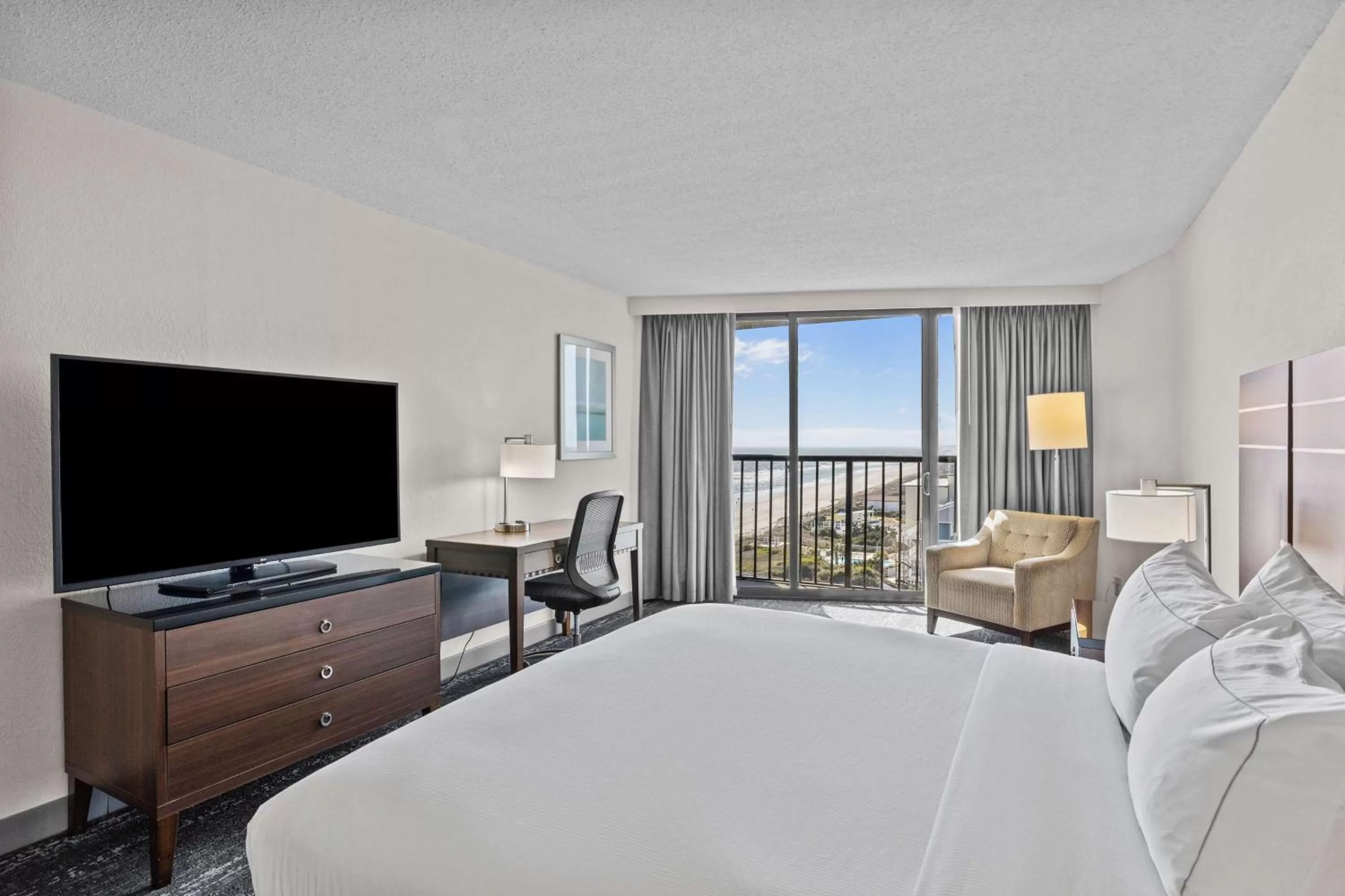 King Room with Ocean View - Non-Smoking in DoubleTree by Hilton Atlantic Beach Oceanfront
