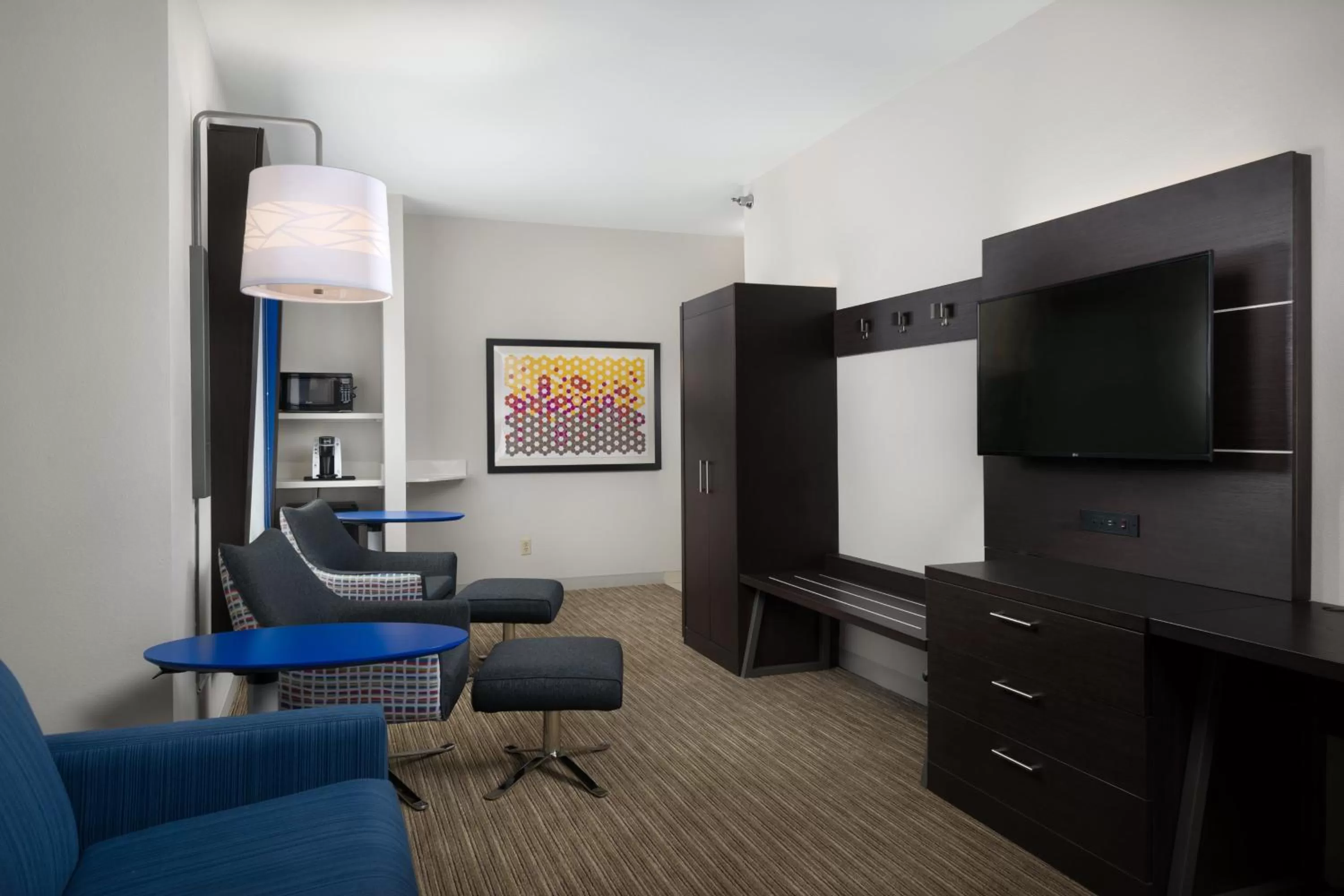 King Suite with Sofa Bed in Holiday Inn Express Independence - Kansas City by IHG