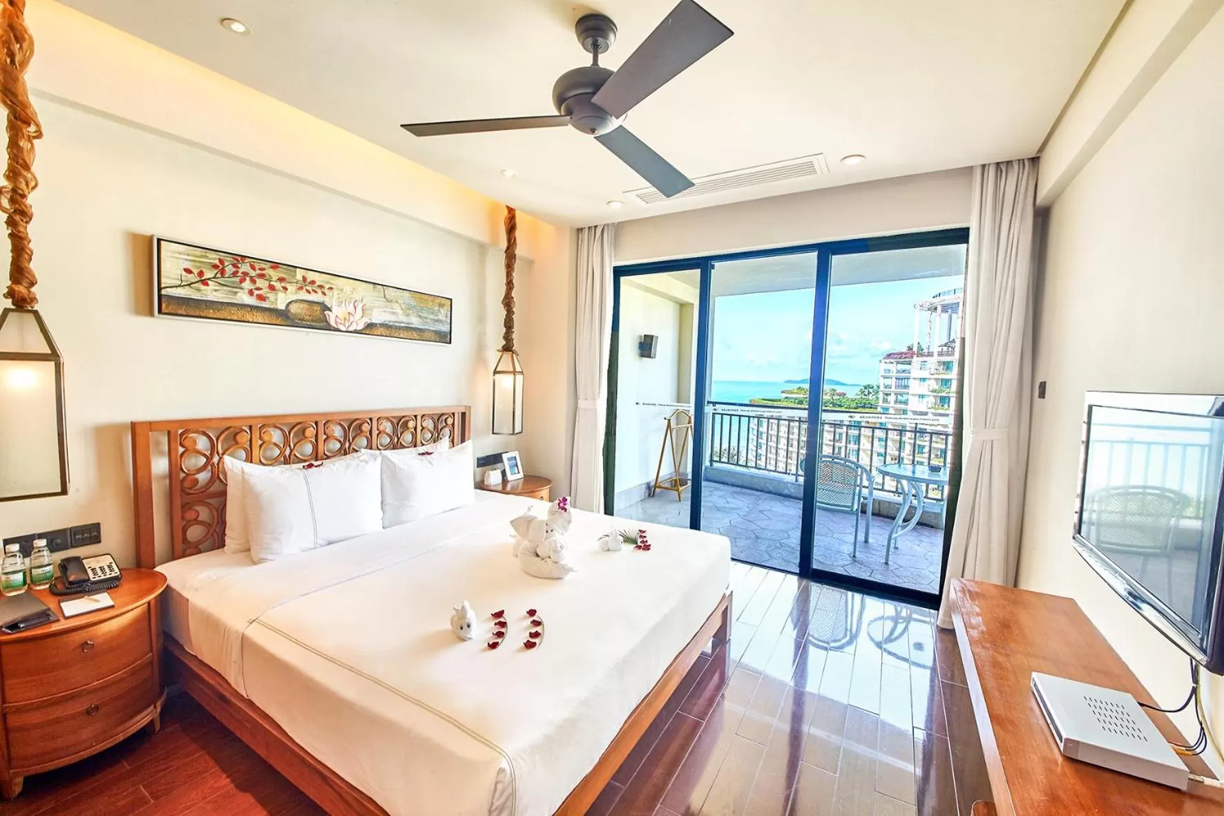 Deluxe Three-Bedroom Family Suite with Sea View in Ocean Sonic Resort Sanya