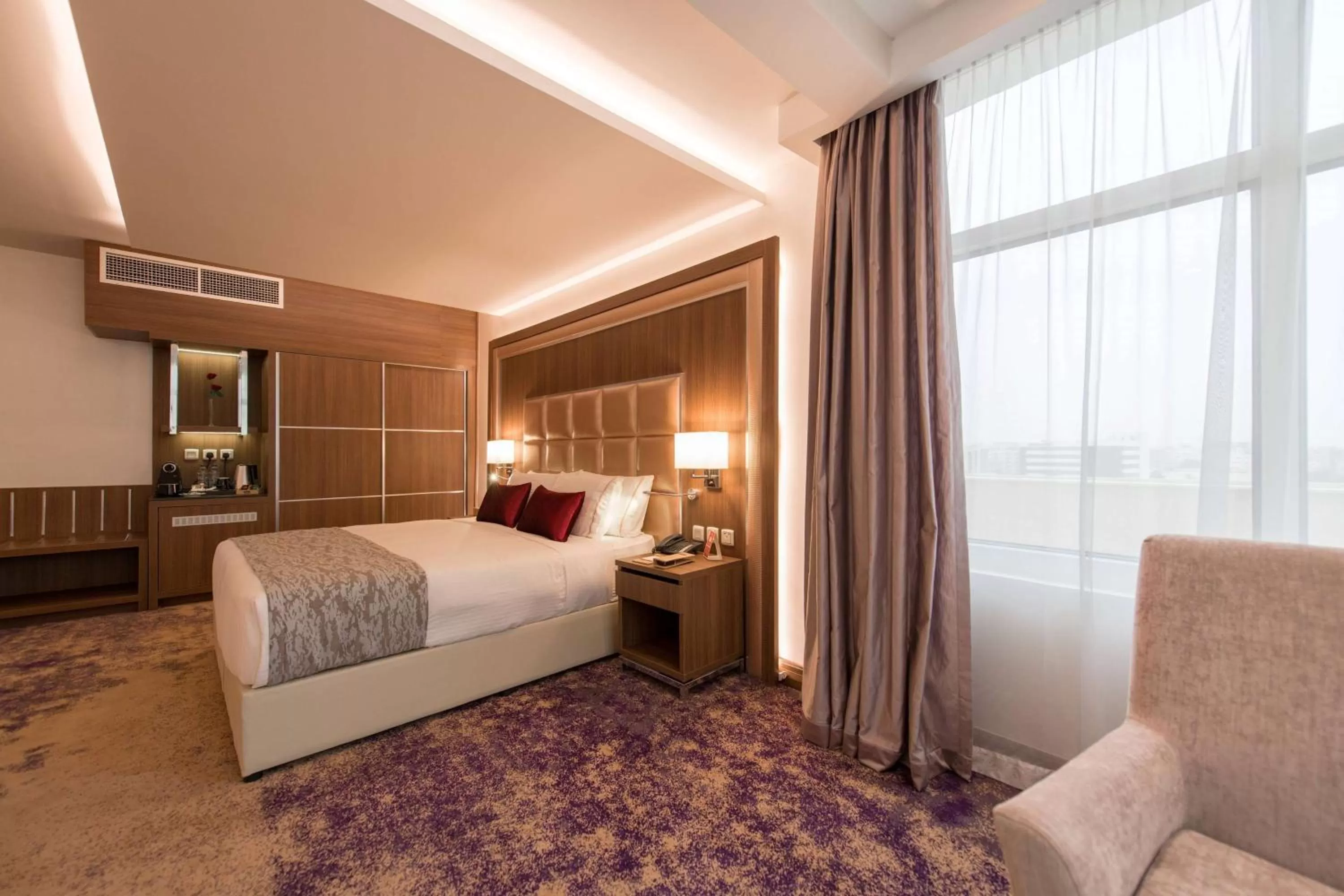 1 King Bed Premium Room With City View in Ramada by Wyndham Continental Jeddah