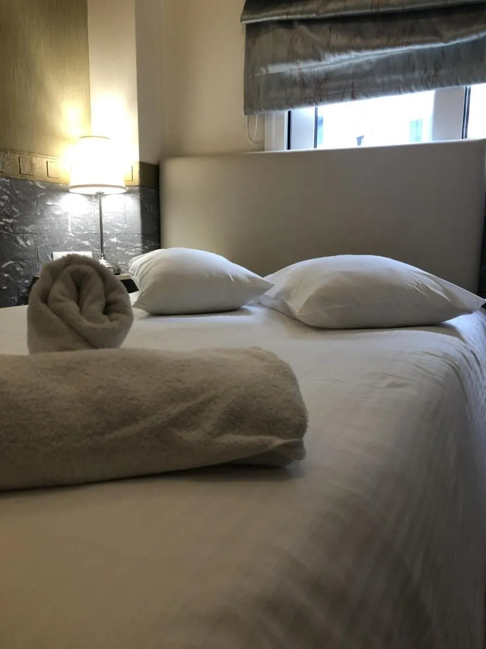 Budget Single Room - Basement - No Window in Phidias Hotel