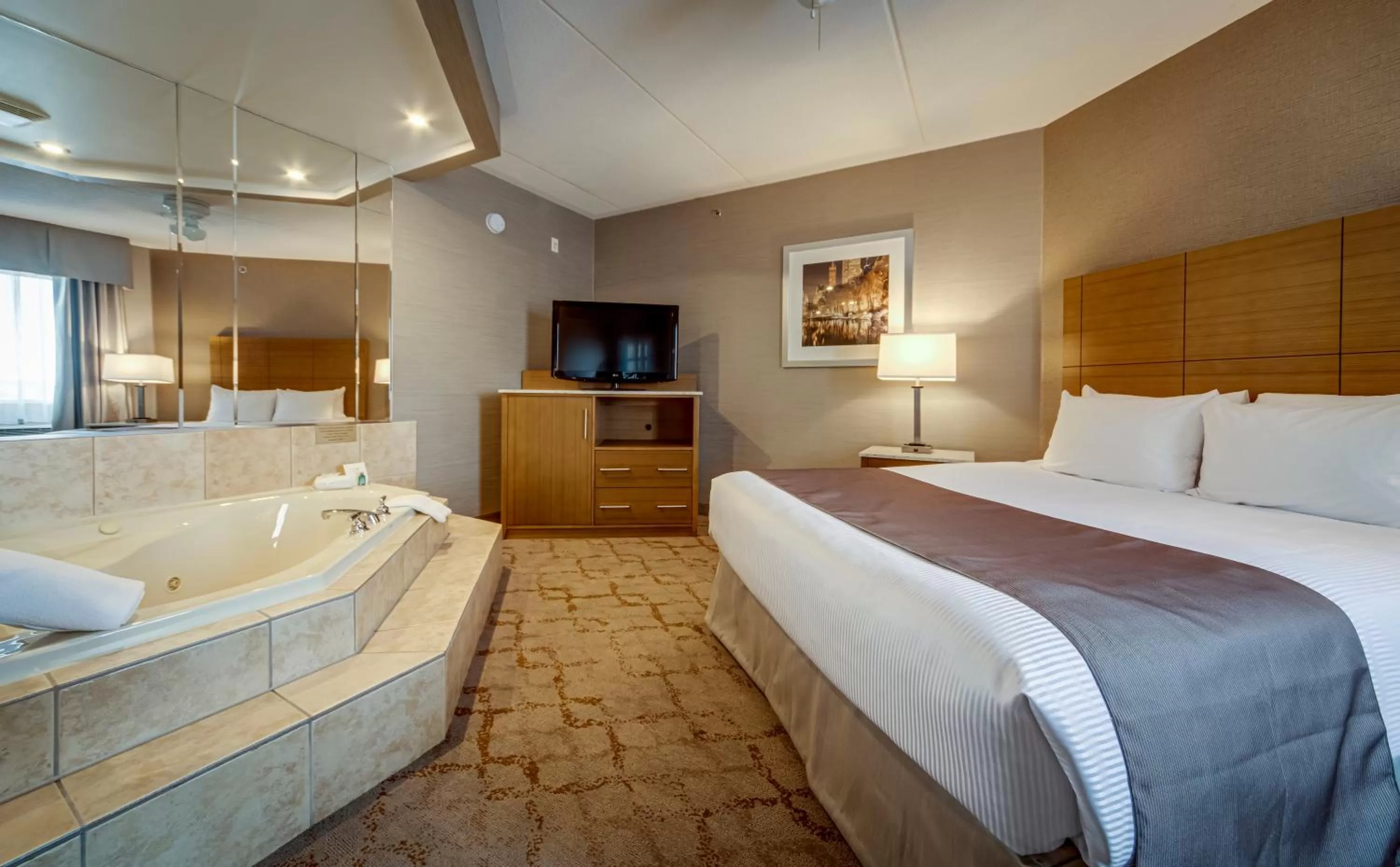 Deluxe Queen Suite with Jetted Tub and Living Room in Monte Carlo Inn Vaughan Suites