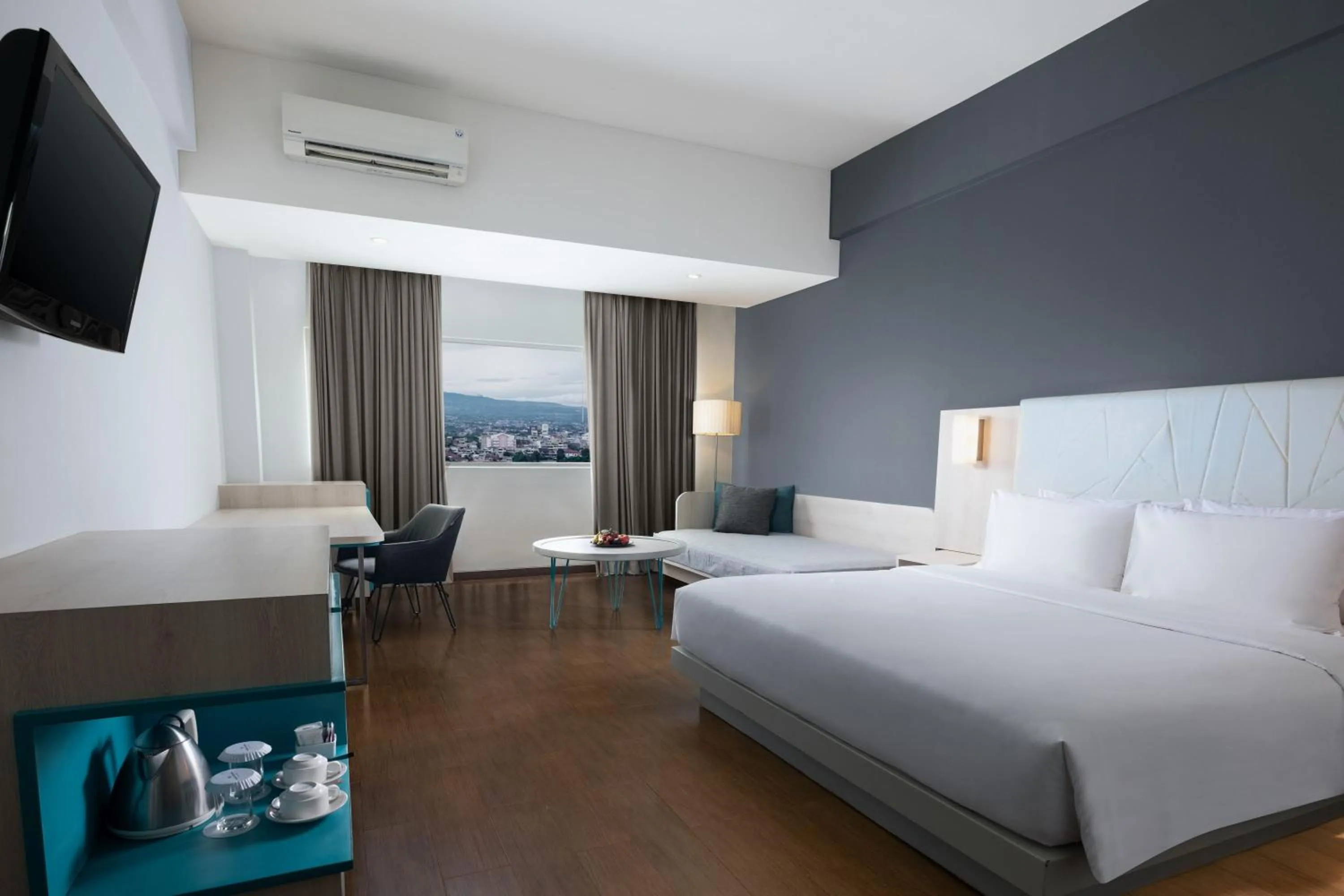 Deluxe Queen Room in Hotel Santika Bogor