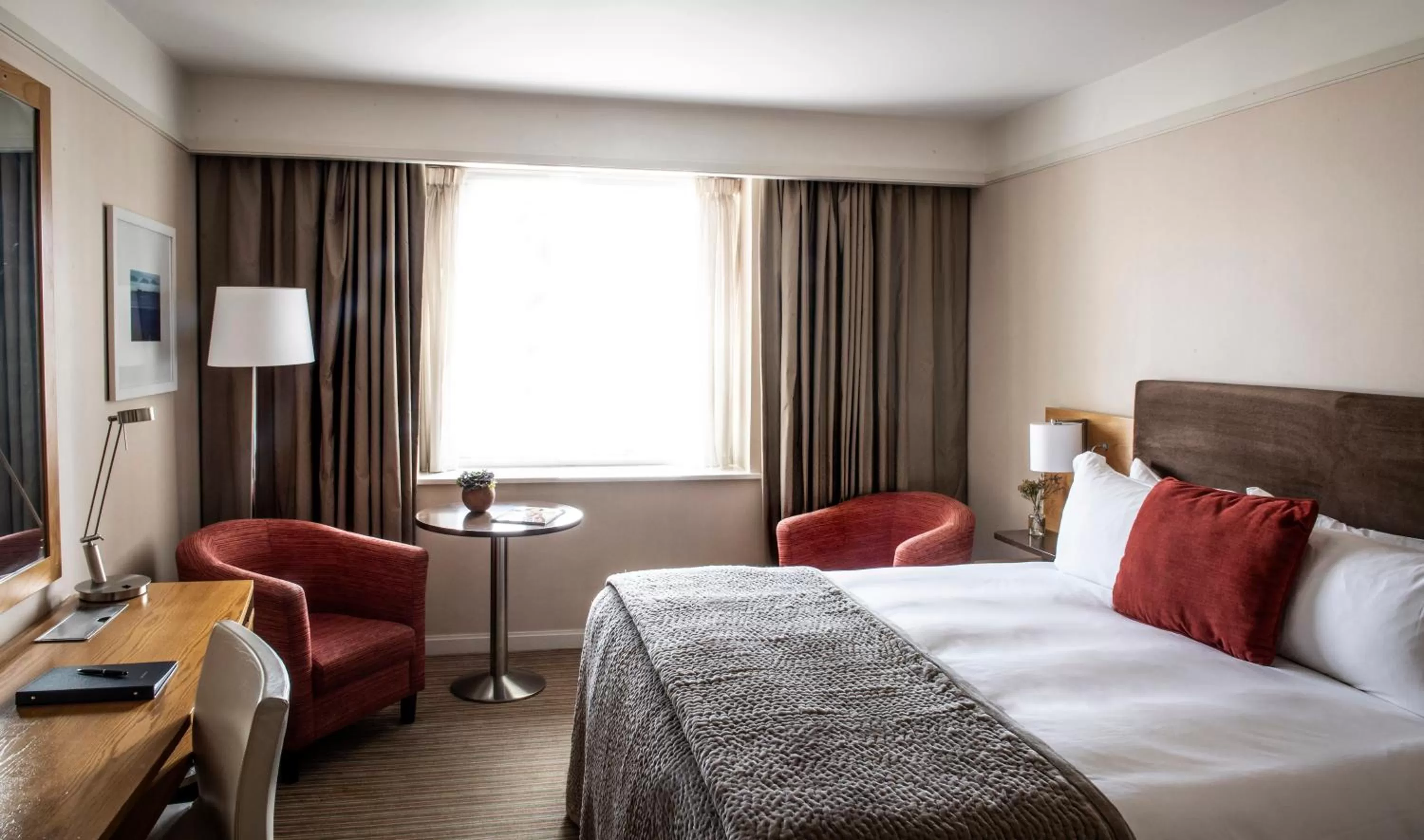 Queen Room in The River Lee Hotel a member of The Doyle Collection