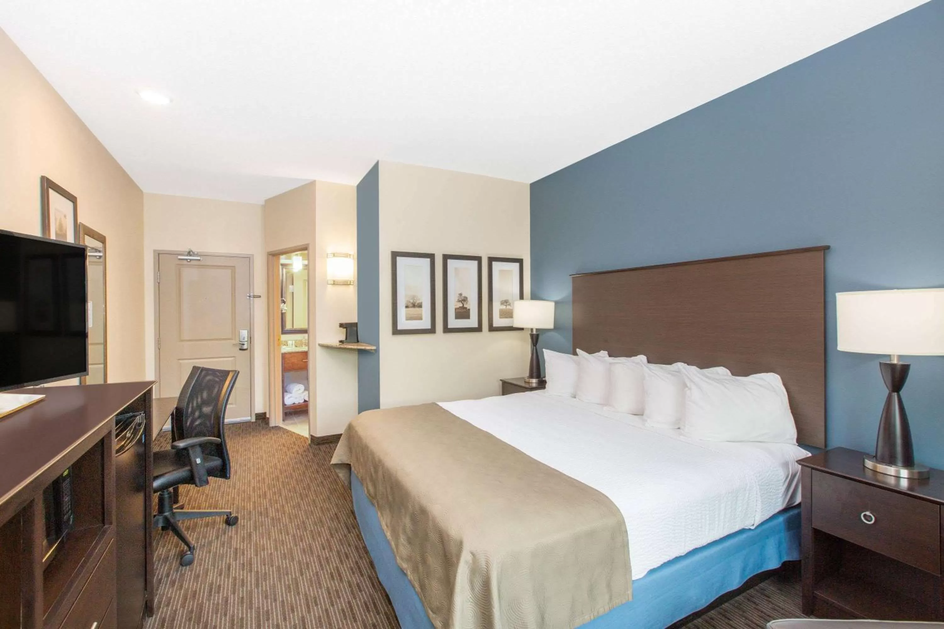 King Room - Mobility Access/Non-Smoking in AmericInn by Wyndham Humboldt