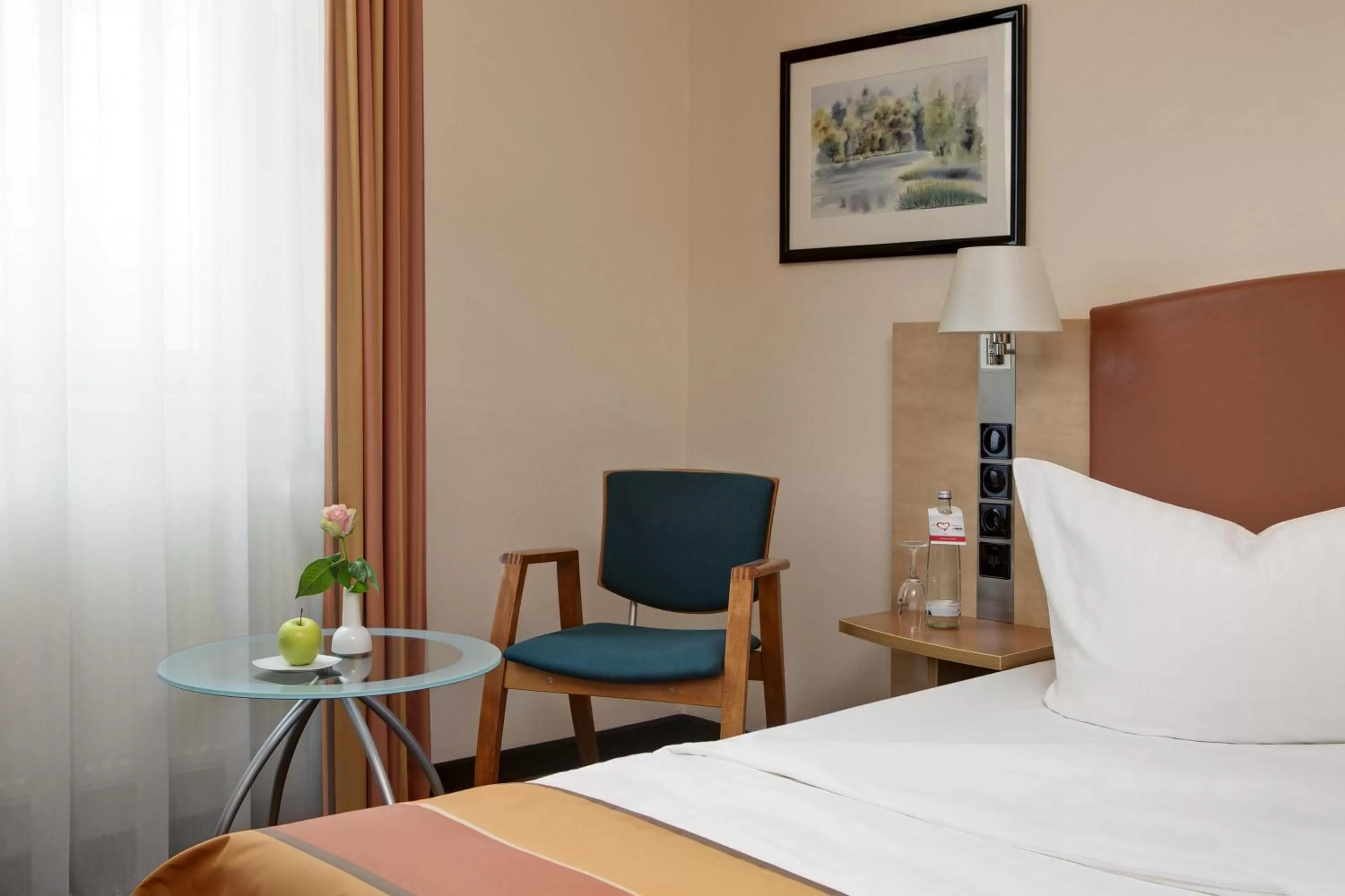Business Queen Room in IntercityHotel Berlin Ostbahnhof