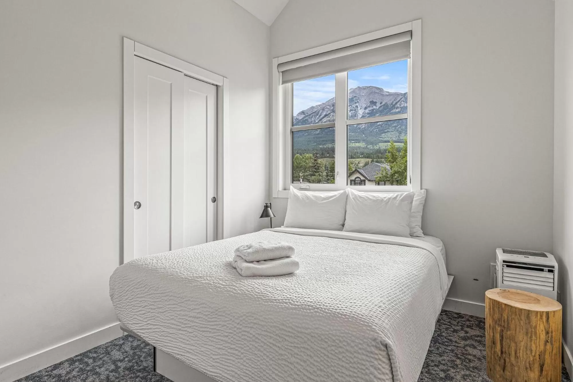 Six Bedroom Apartment - Self Check-In  in Basecamp Resorts Canmore