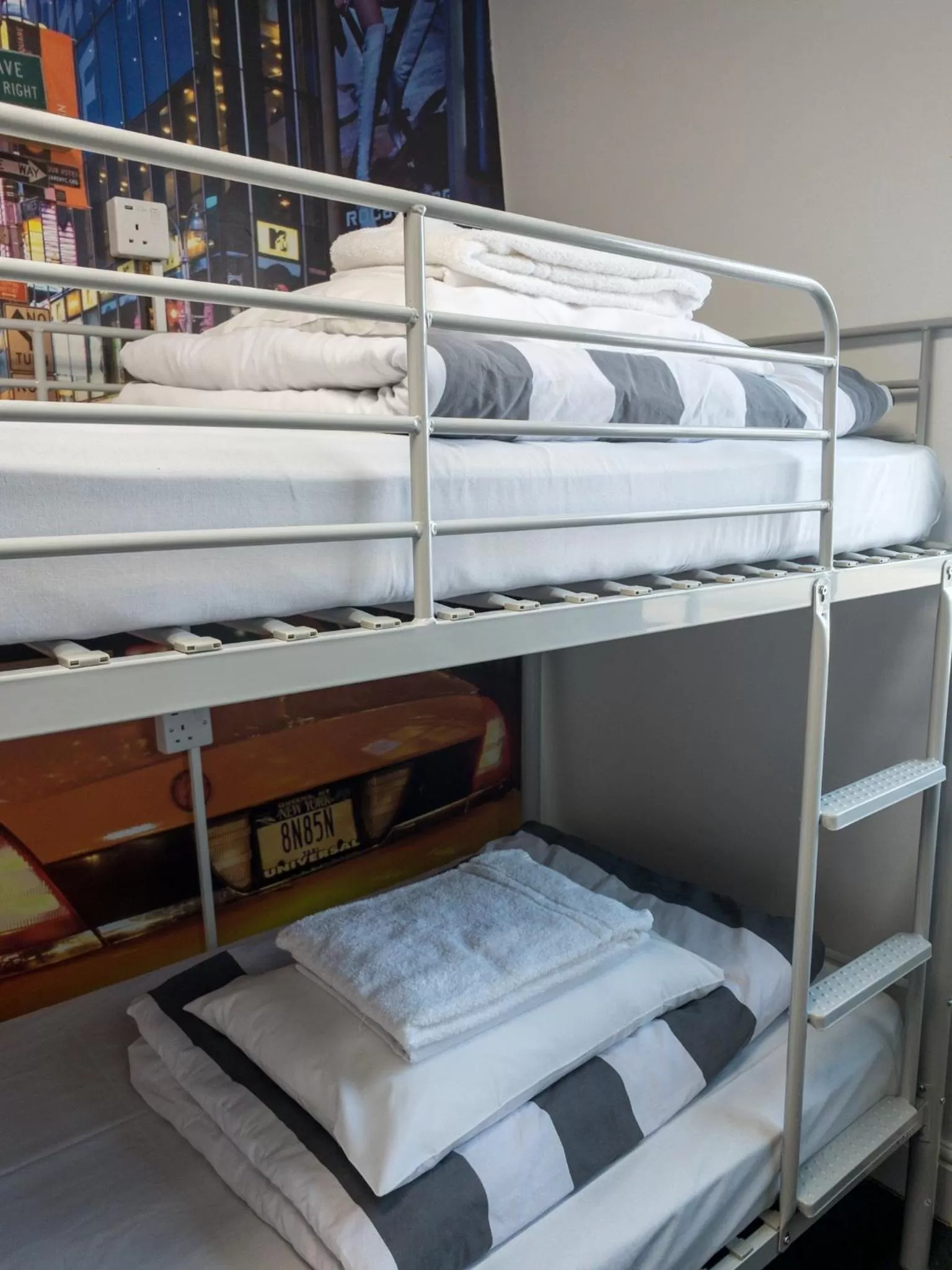 Twin Room with Private Bathroom in Smart Russell Square