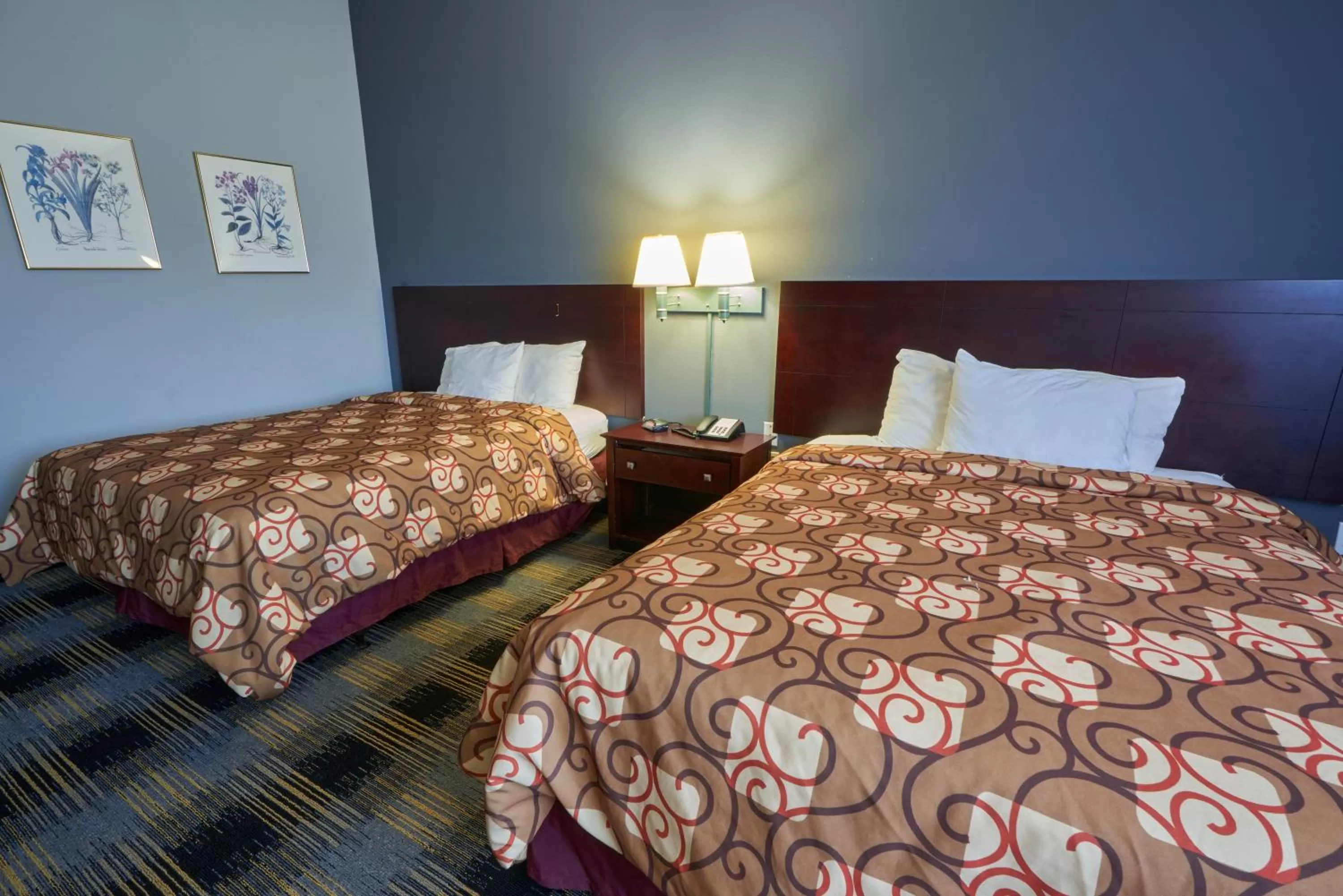 Deluxe Room, Two Queen Beds in Riverview Inn & Suites