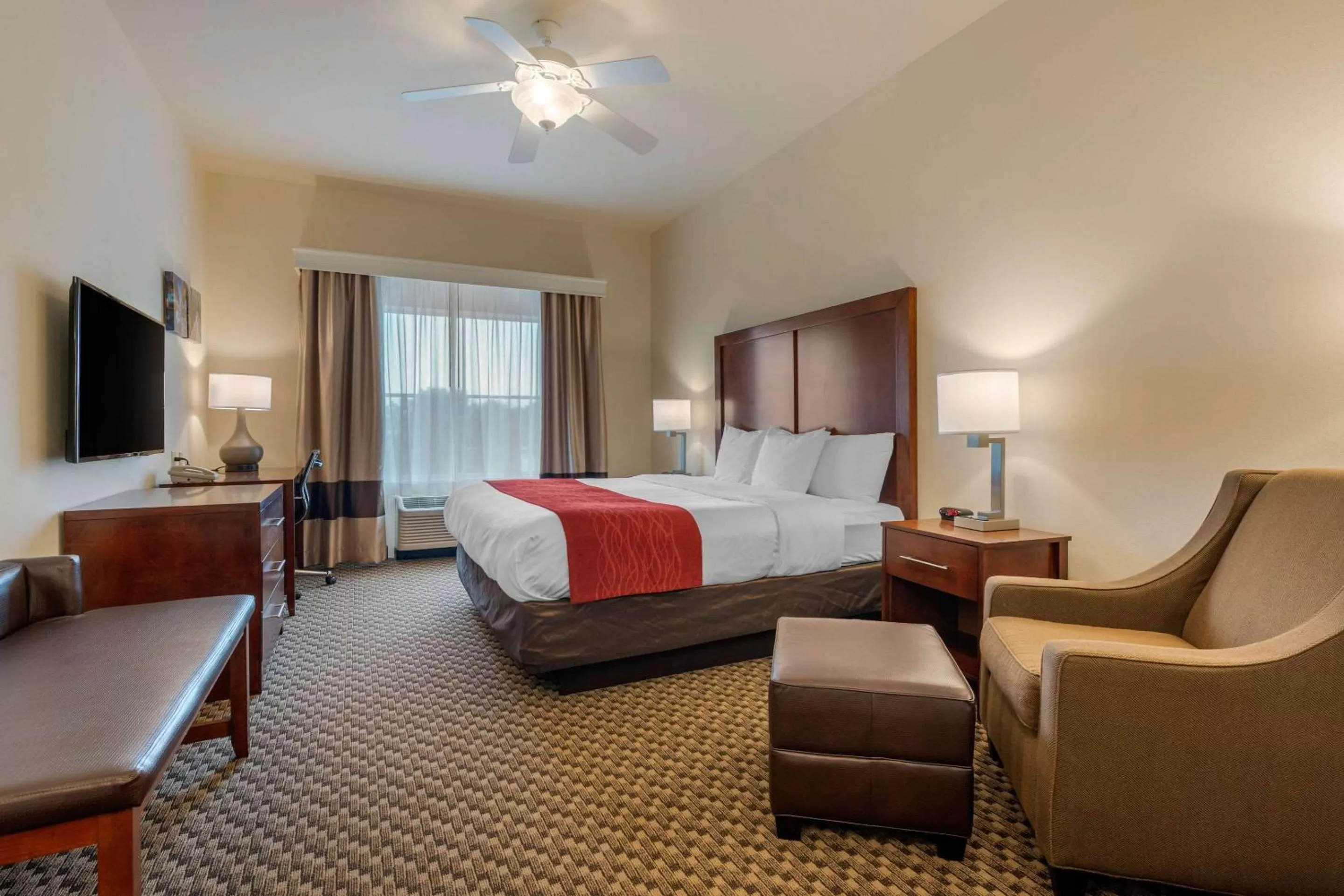 King Room with Roll-In Shower - Accessible/Non-Smoking in Comfort Inn & Suites Fort Myers Airport
