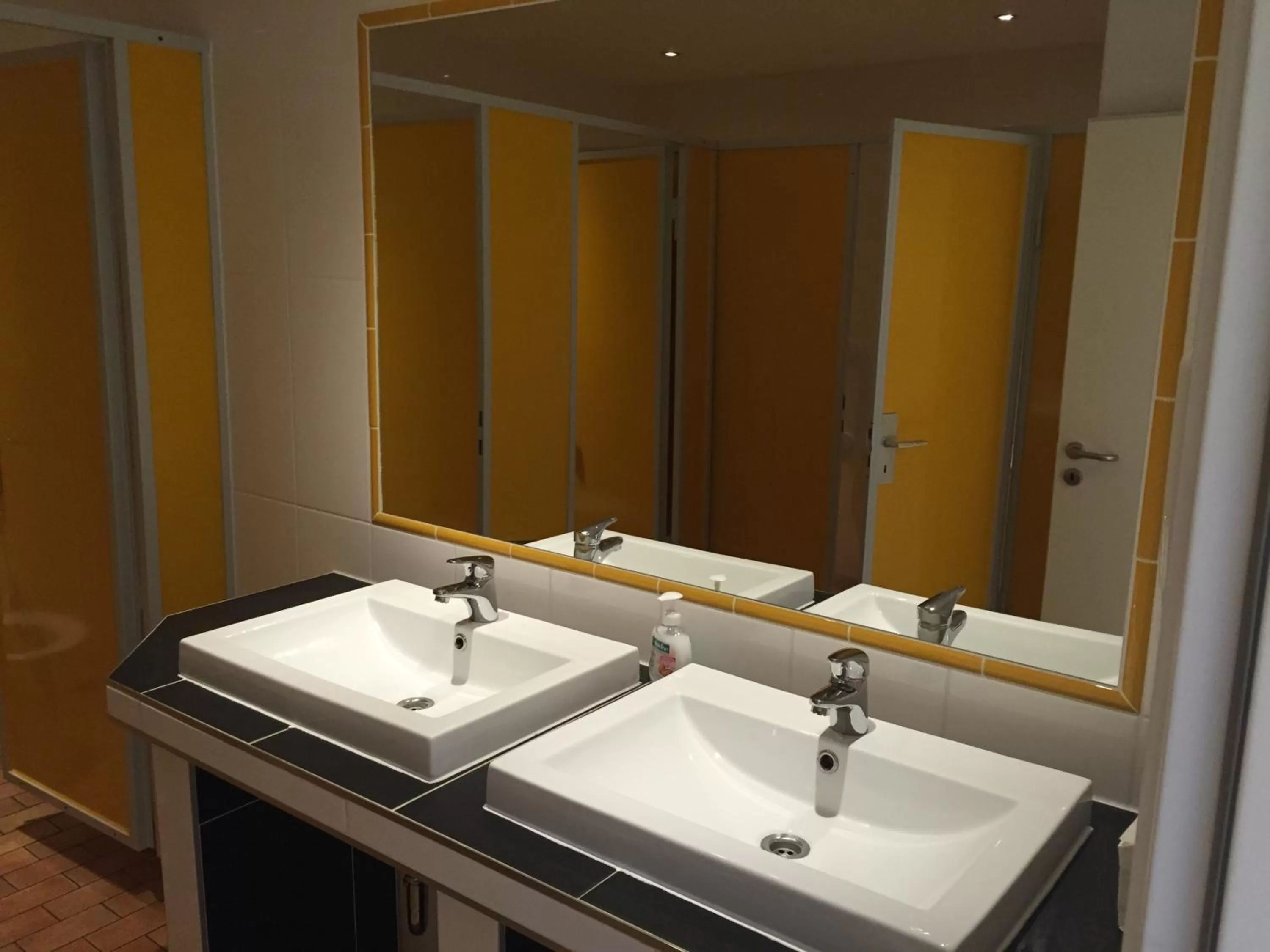 Single Room with Shared Toilet in Hotel Stadt Mainz