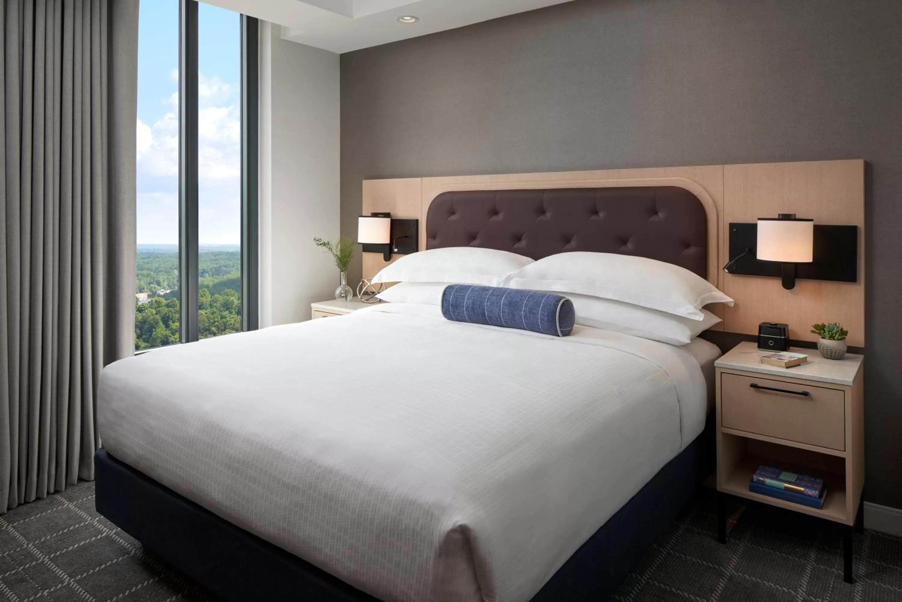 Apartment with Terrace in The Watermark Hotel