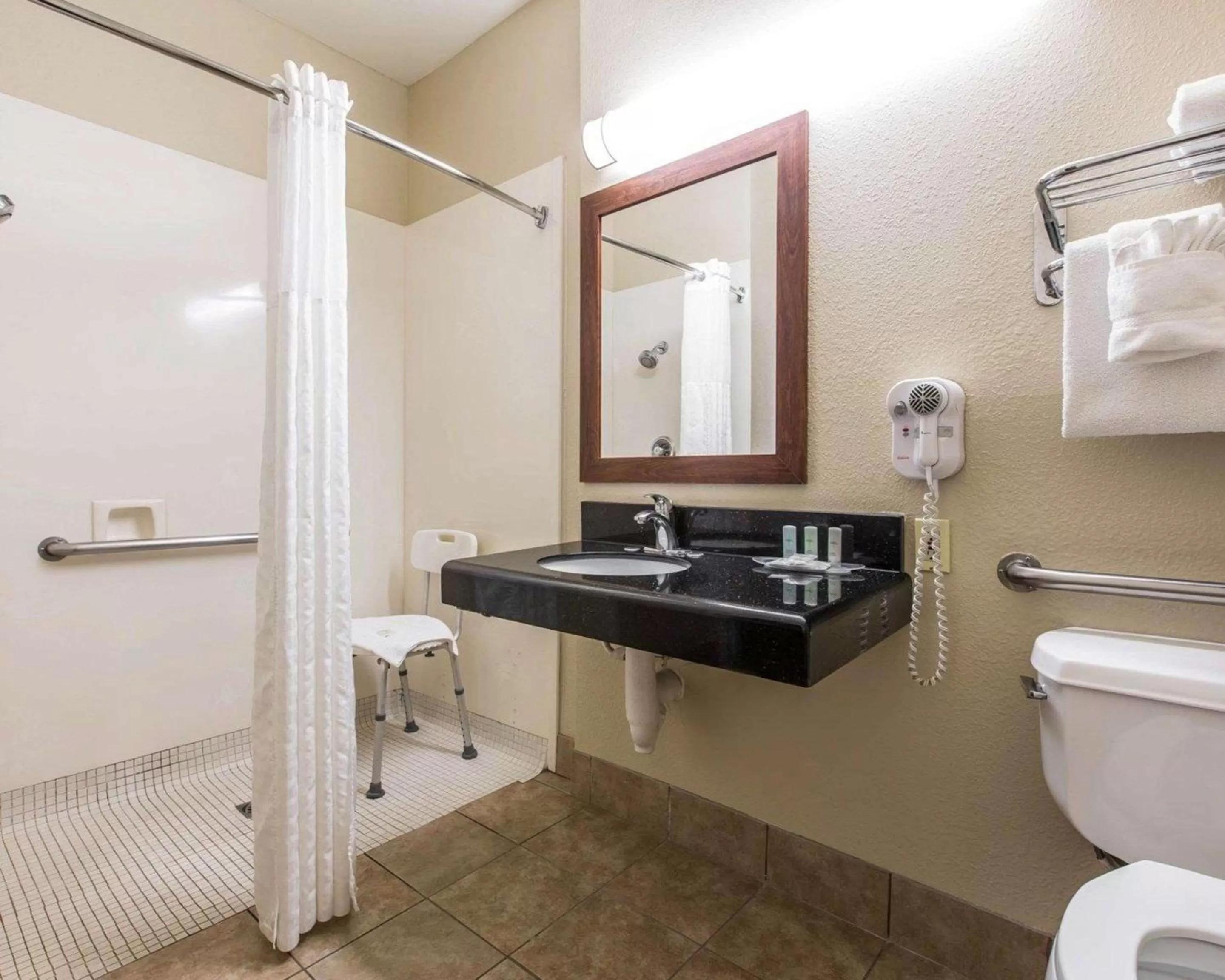 King Suite - Accessible/Non-Smoking in Comfort Suites Bakersfield